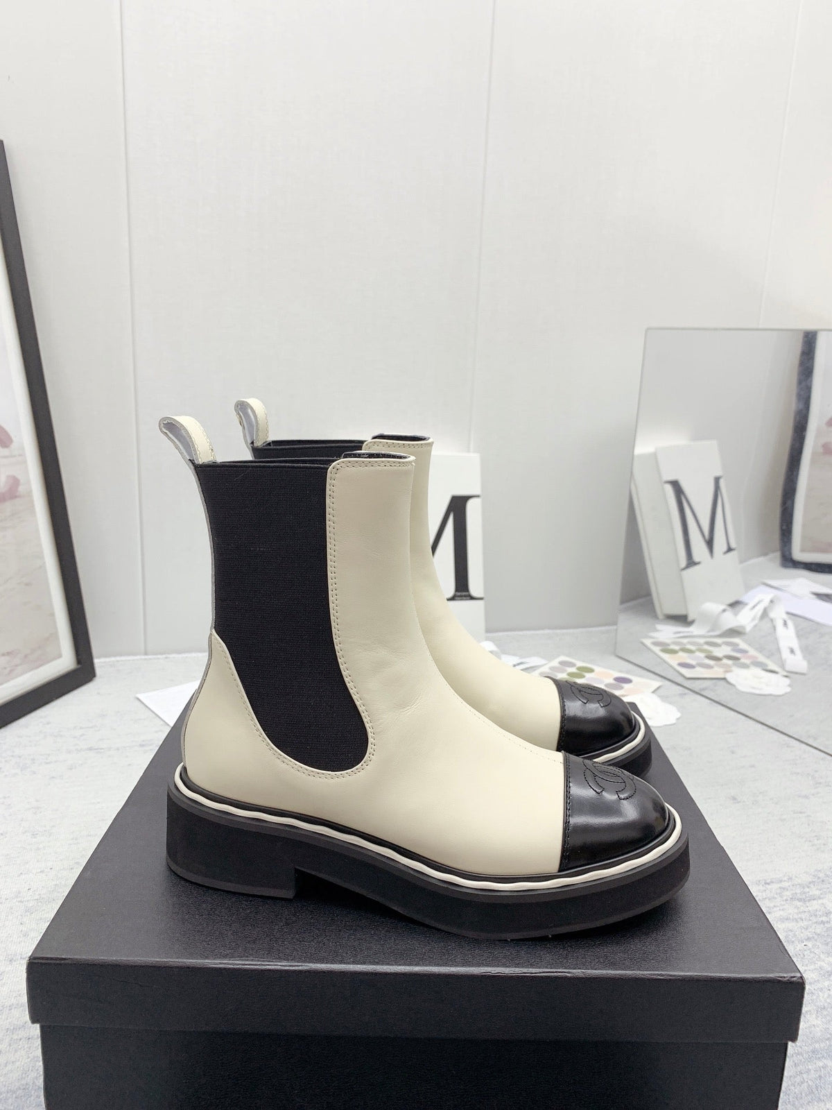 CC 26s Chelsea Boots Ivory Black Calfskin Patent Leather 160143