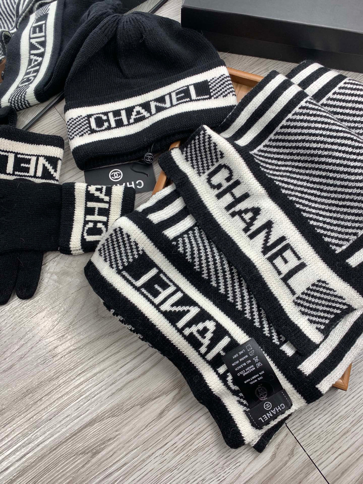 CC Hat Scarf Gloves Set Black White Jacquard Logo 475103