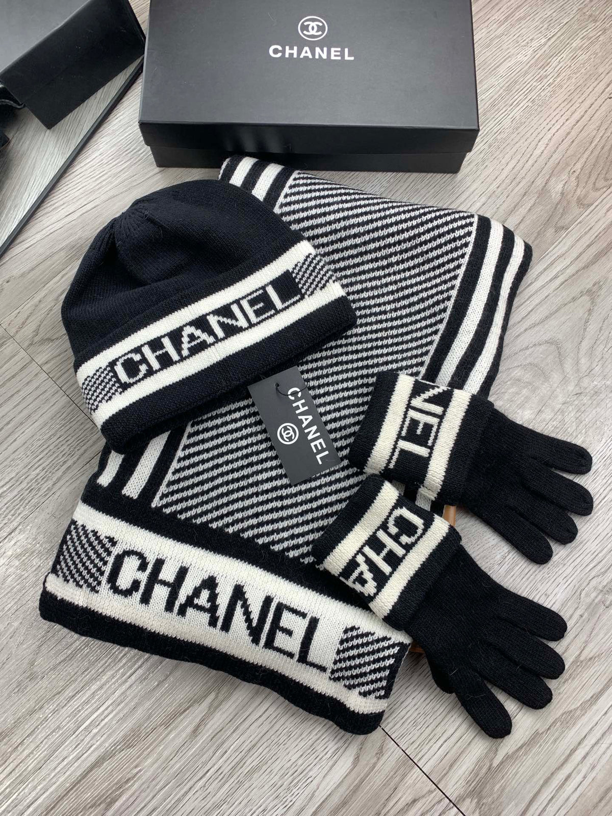 CC Hat Scarf Gloves Set Black White Jacquard Logo 475103