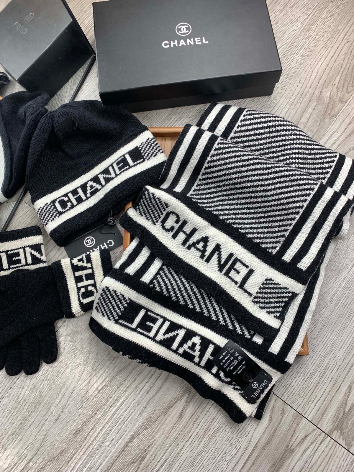 CC Hat Scarf Gloves Set Black White Jacquard Logo 475103