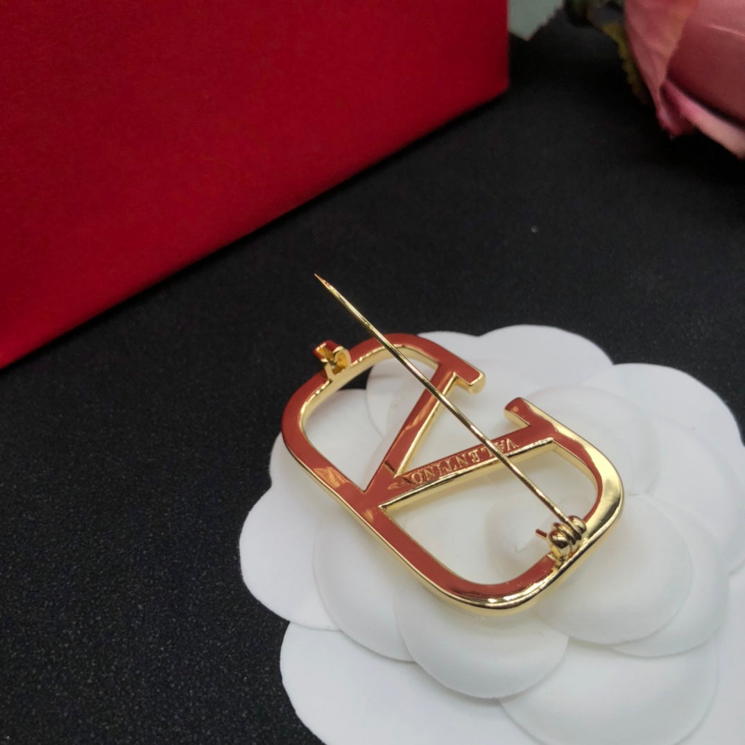 VT Brooch 179139