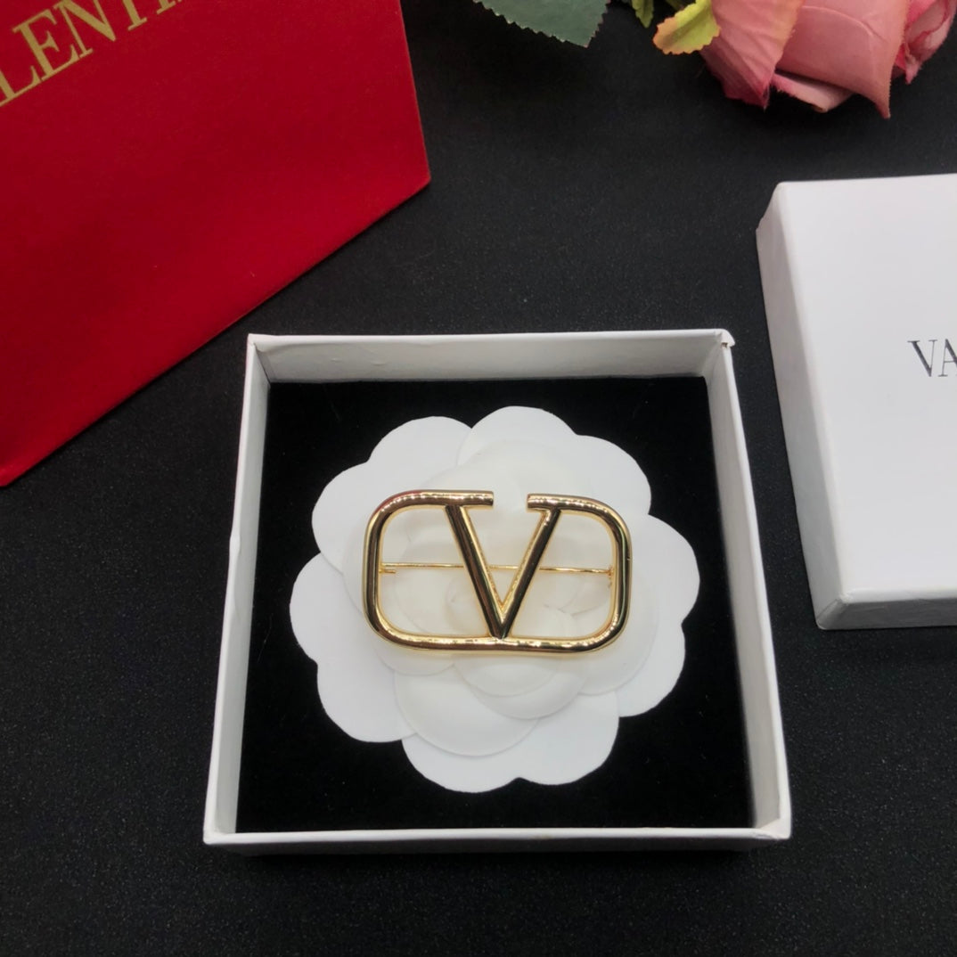 VT Brooch 179139