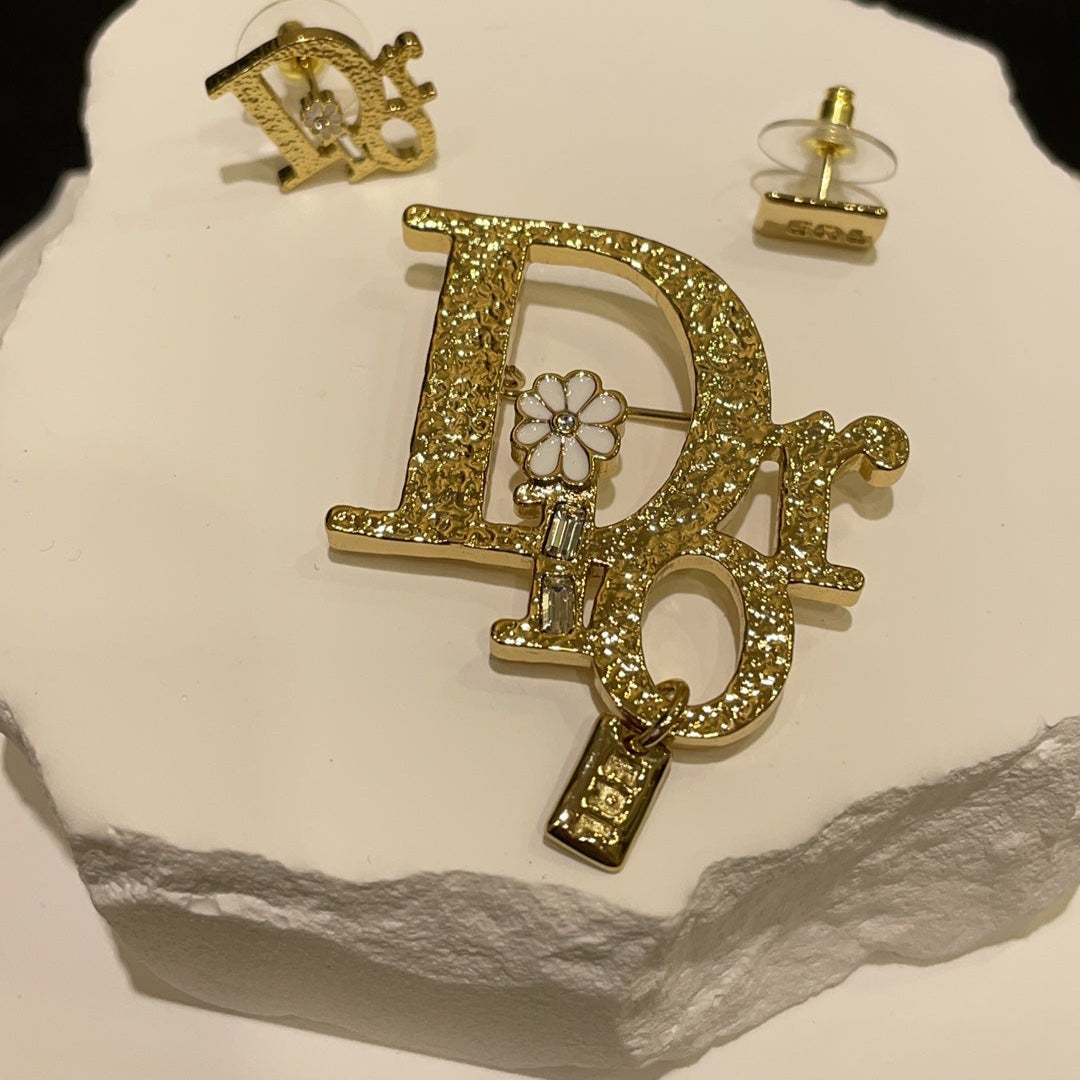 CD Brooch 07