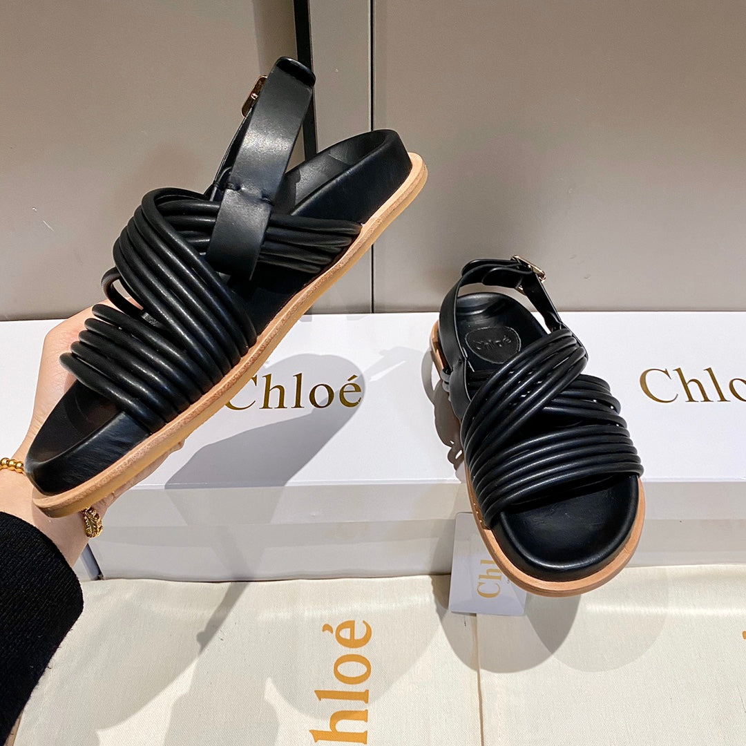 CHLOÉ CROSS STRAP SANDAL IN BLACK RUBBER WITH GOLD HARDWARE