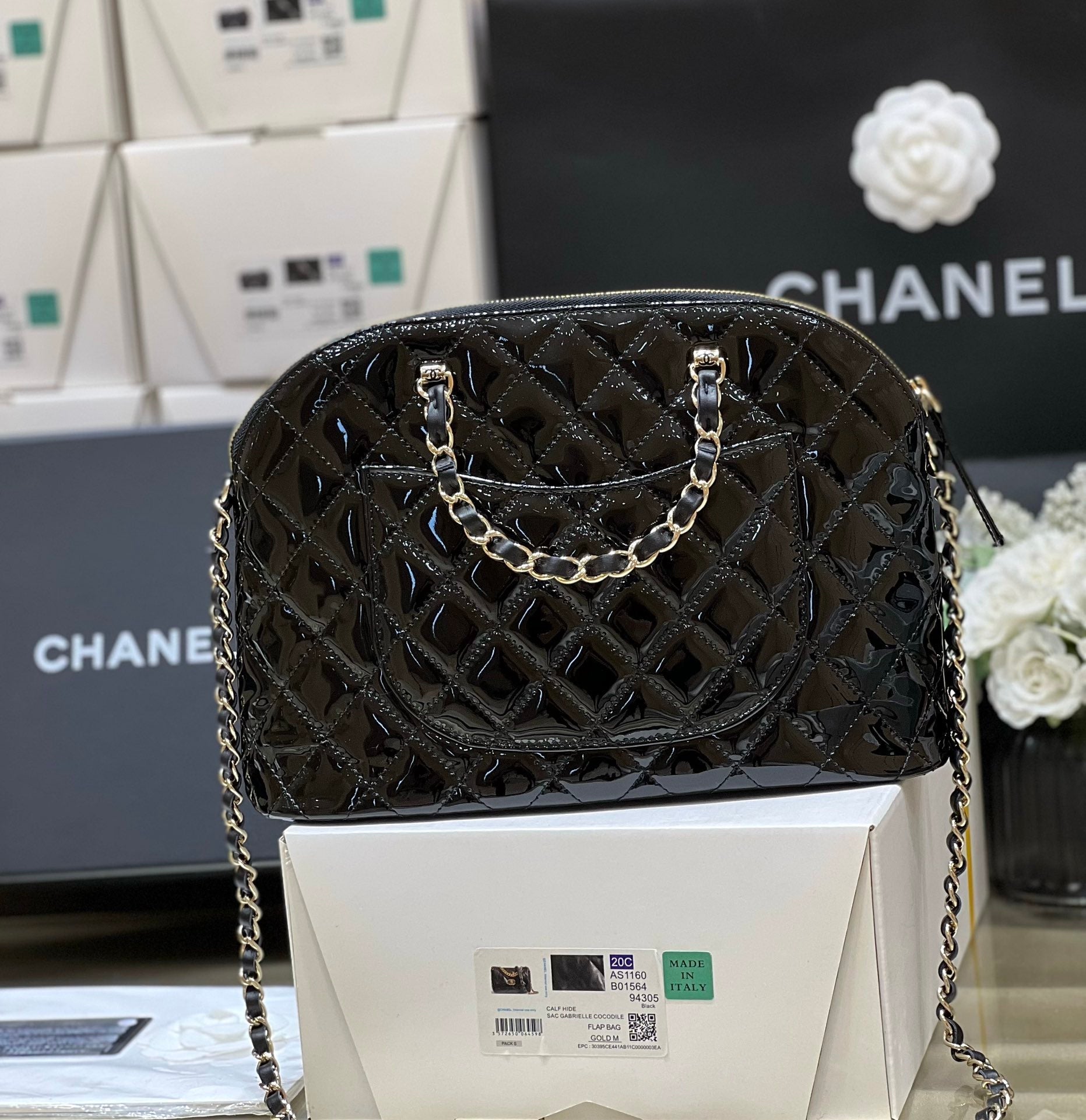 CC 23S Shell Bag 28.5cm Black Patent Leather