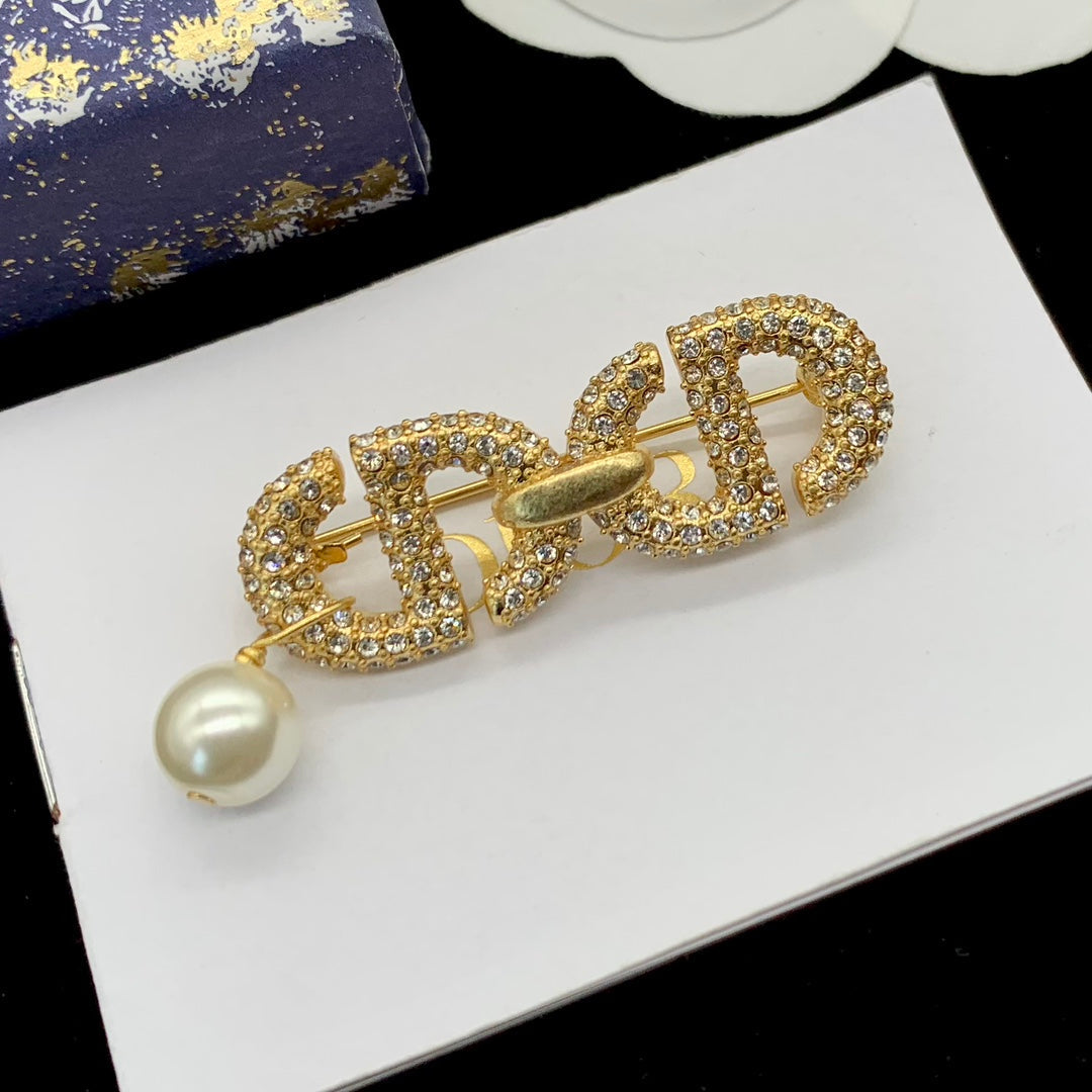 CD Brooch 178847