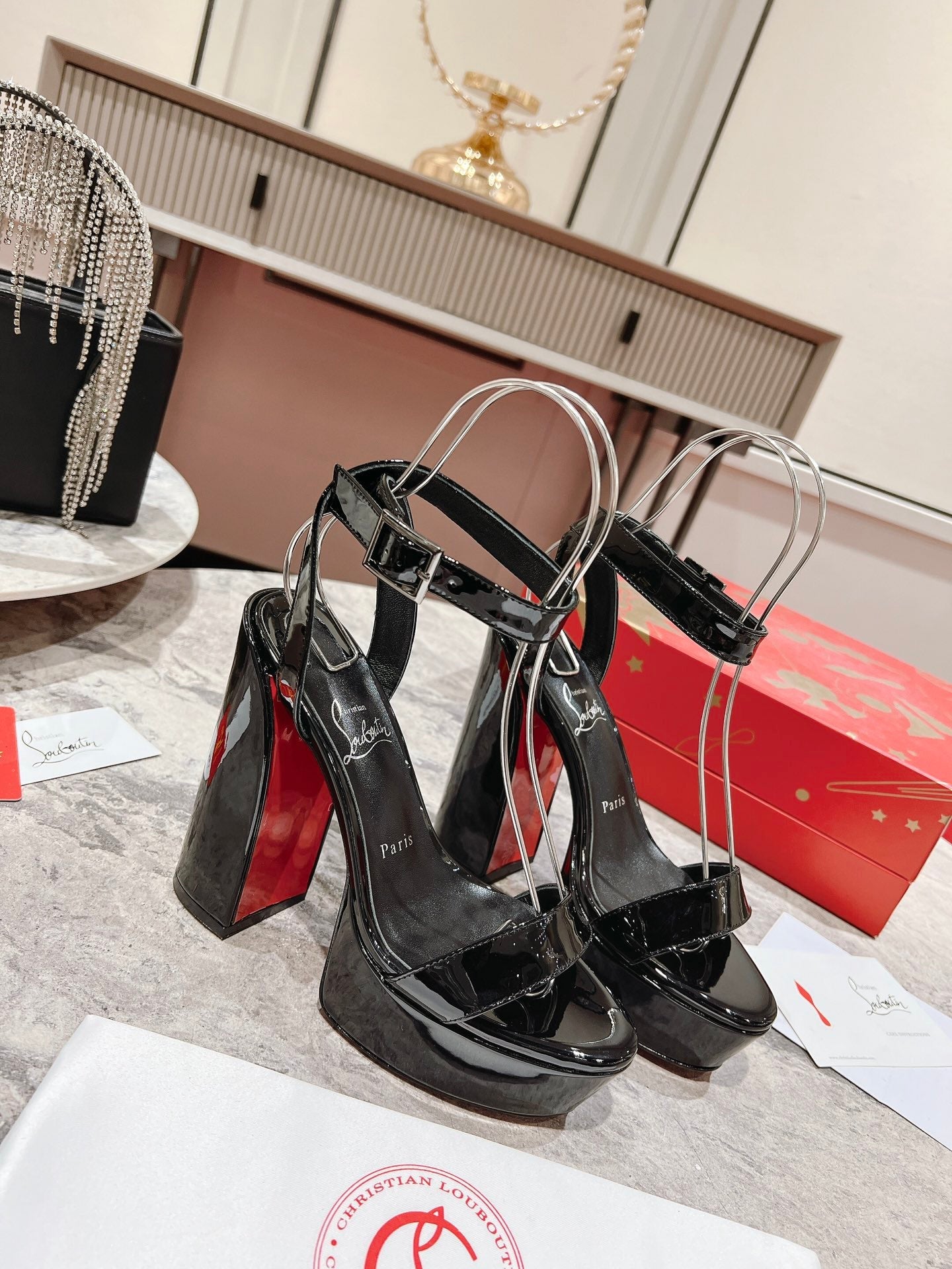 CL Loubi Bee Alta Sandal 13cm Black Patent Leather 825356