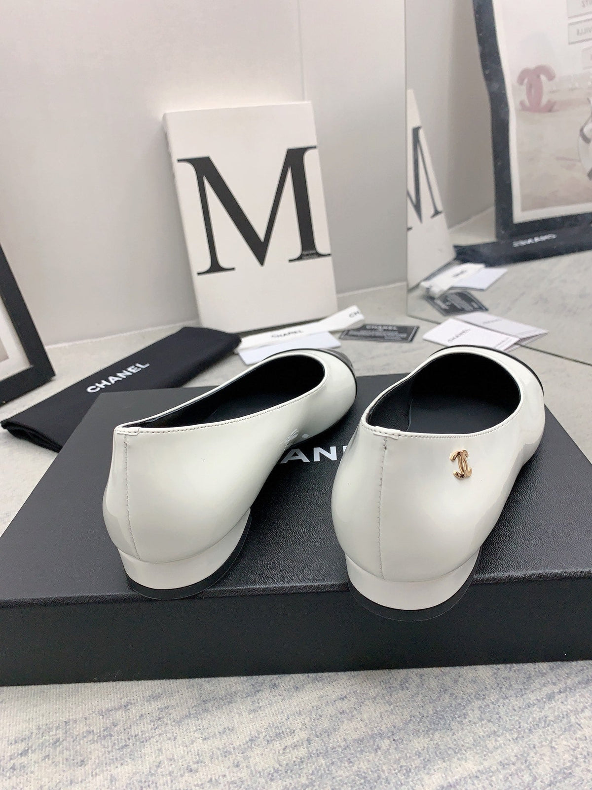 CC 26s Ballet Flats White Black Patent Leather 159944