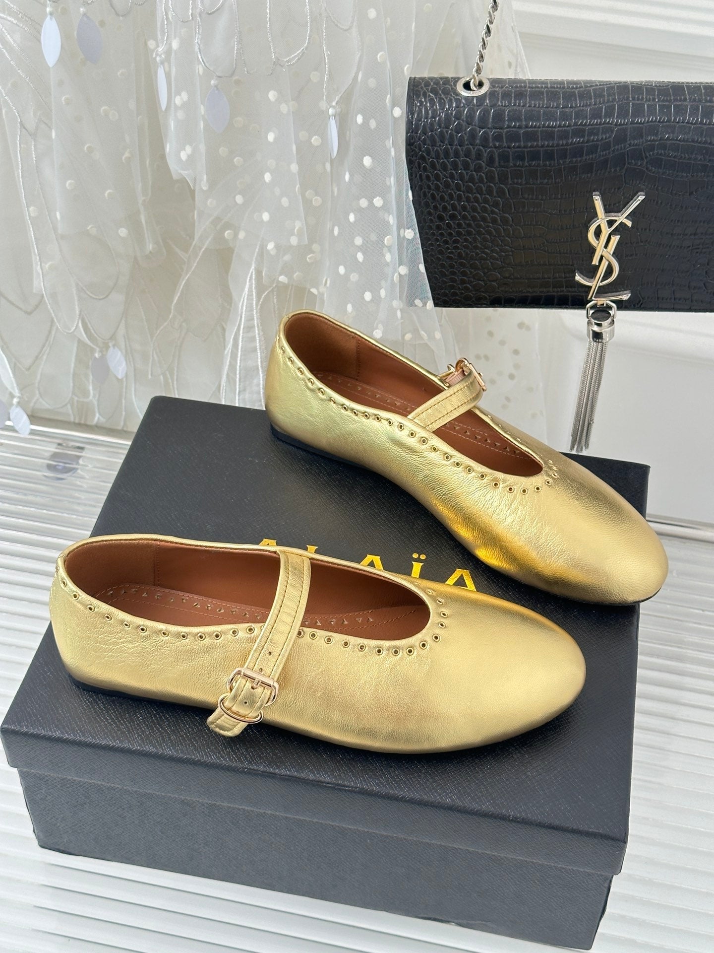 Alaia 25 Ballet Flats Gold Calfskin 293241