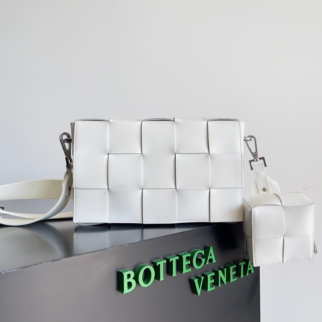 BV Two-In-One Cassette Bag 26cm White Leather