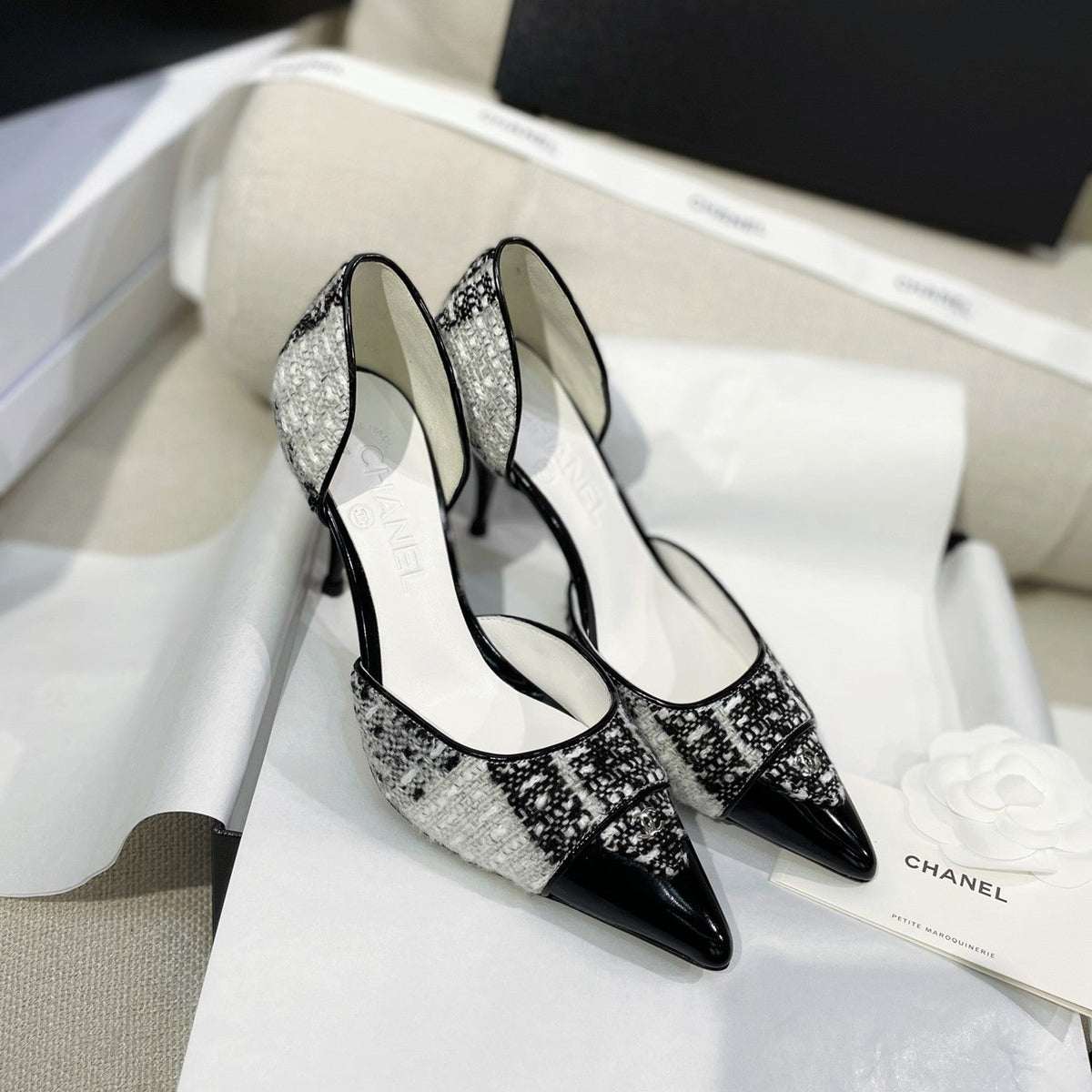 Chanel 26s Pumps Black White Tweed Patent Leather 156334