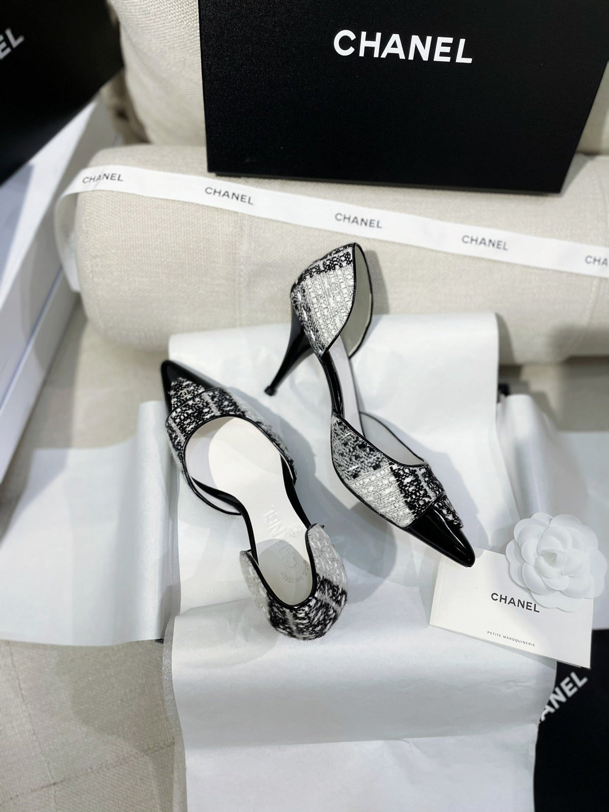 Chanel 26s Pumps Black White Tweed Patent Leather 156334
