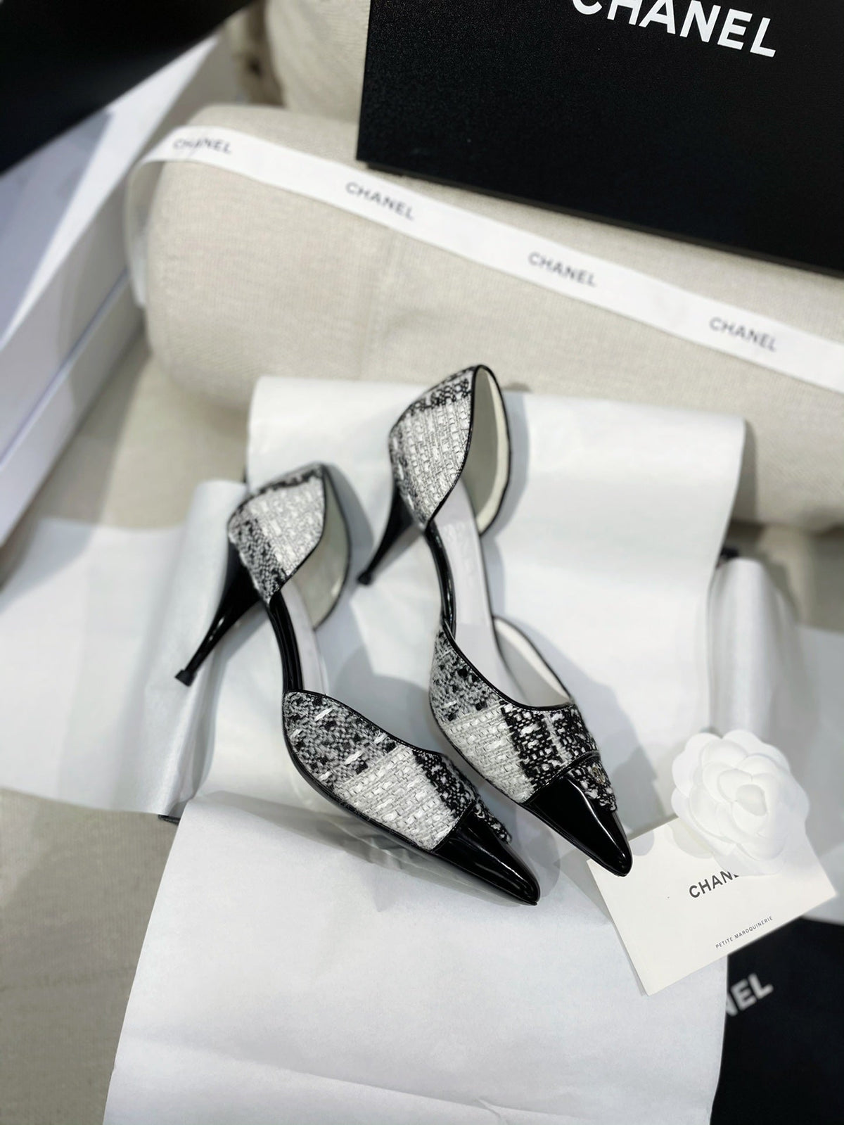 Chanel 26s Pumps Black White Tweed Patent Leather 156334