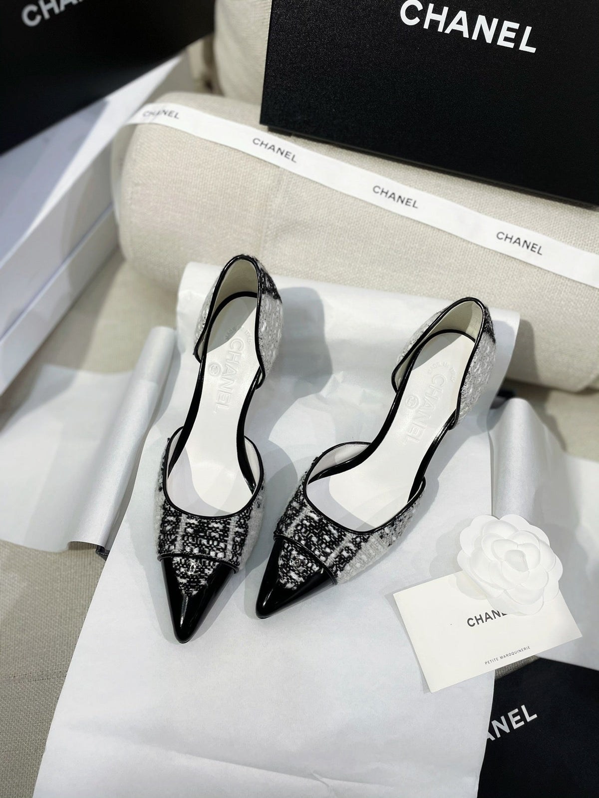 Chanel 26s Pumps Black White Tweed Patent Leather 156334