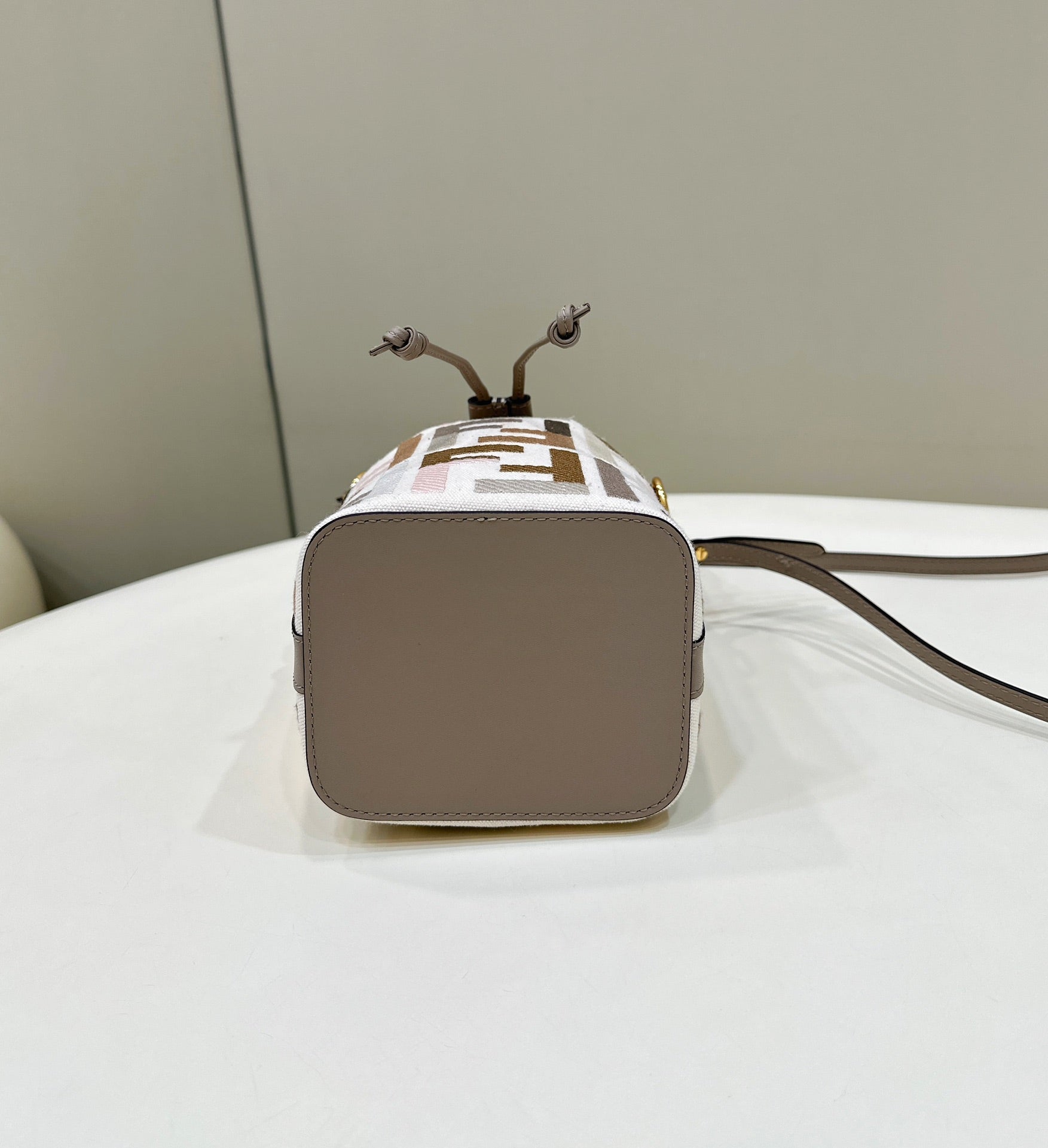 ff mon tresor bucket bag 18cm grey leather ff motif