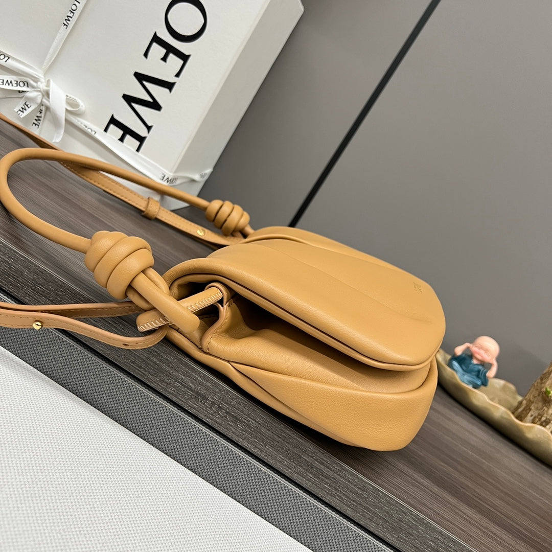 Loew Paseo Shoulder Bag 25cm Soft Gold Cowhide