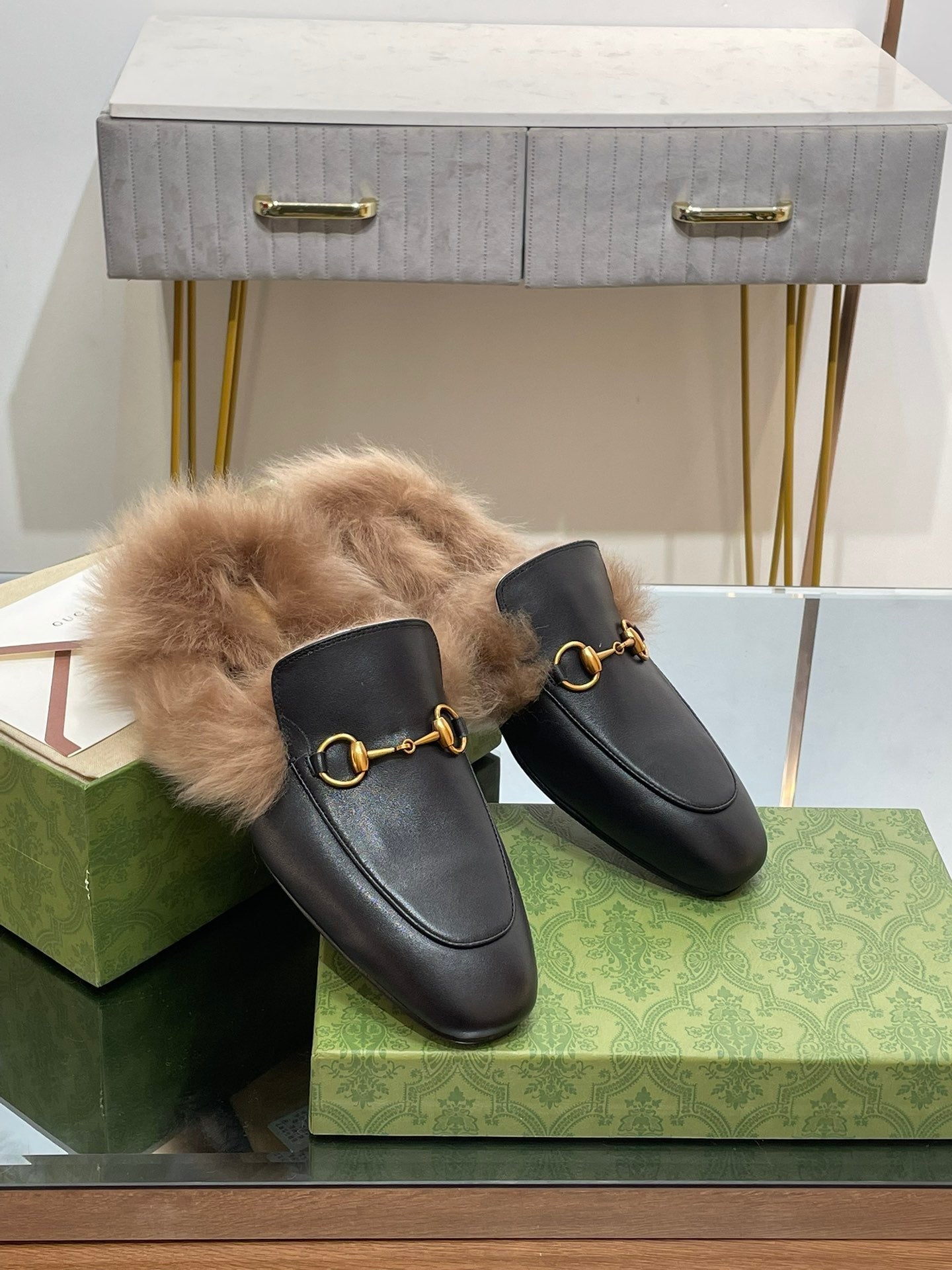 HORSEBIT MULE IN BLACK CALFSKIN AND LAMB WOOL LINING
