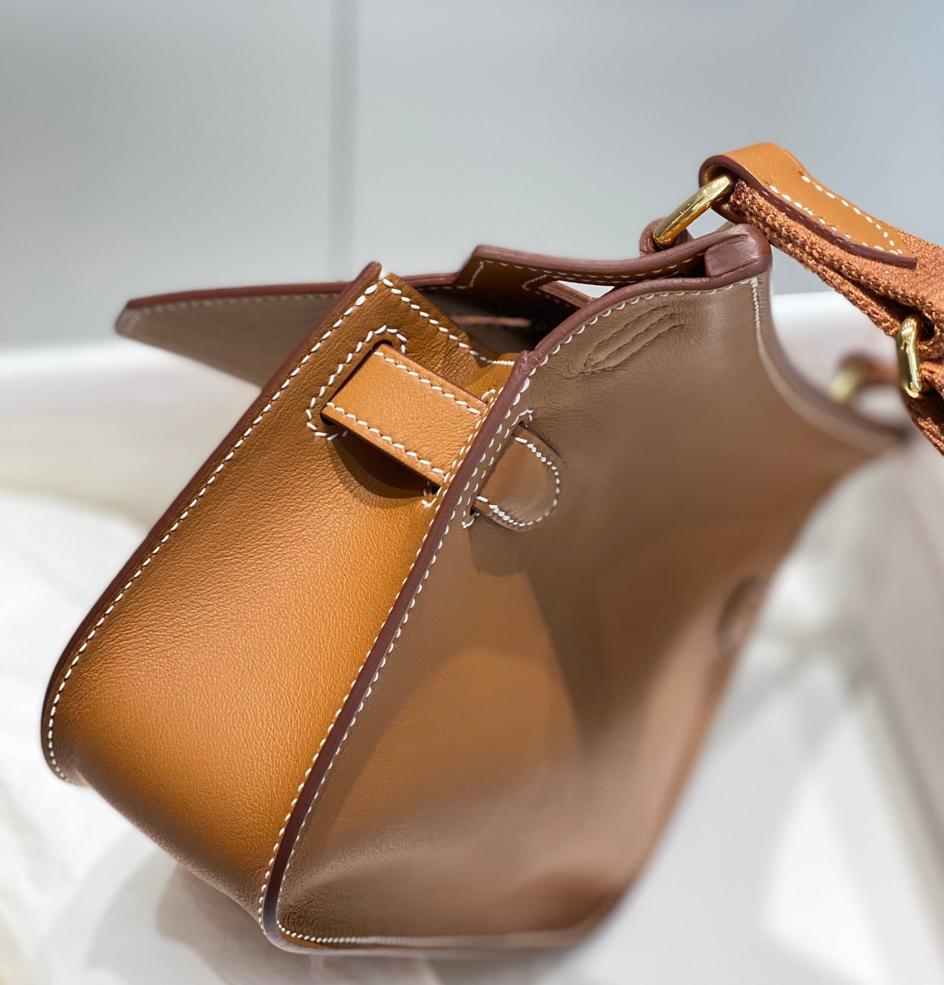 KELLY 23CM JYPSIERE TAN LEATHER CROSSBODY BAG GHW
