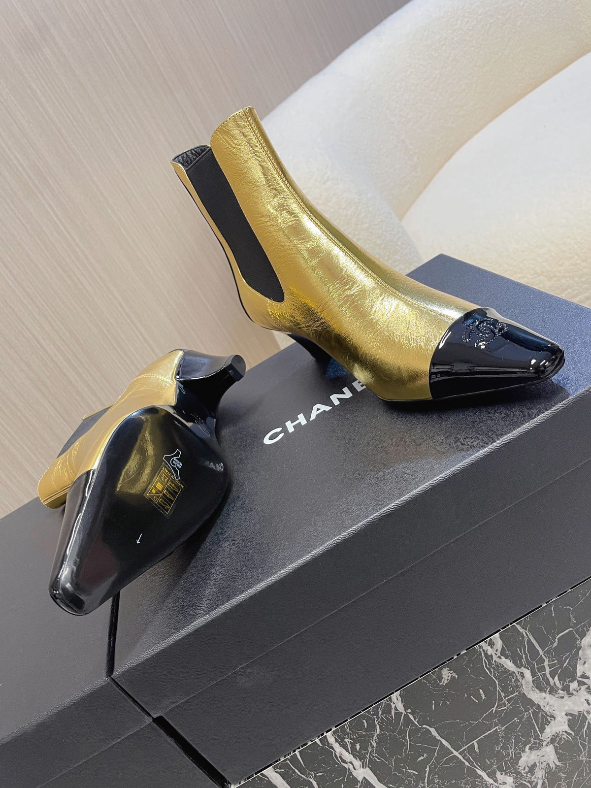 CC 26s Chelsea Boots 5cm Gold Black Leather Patent 108817
