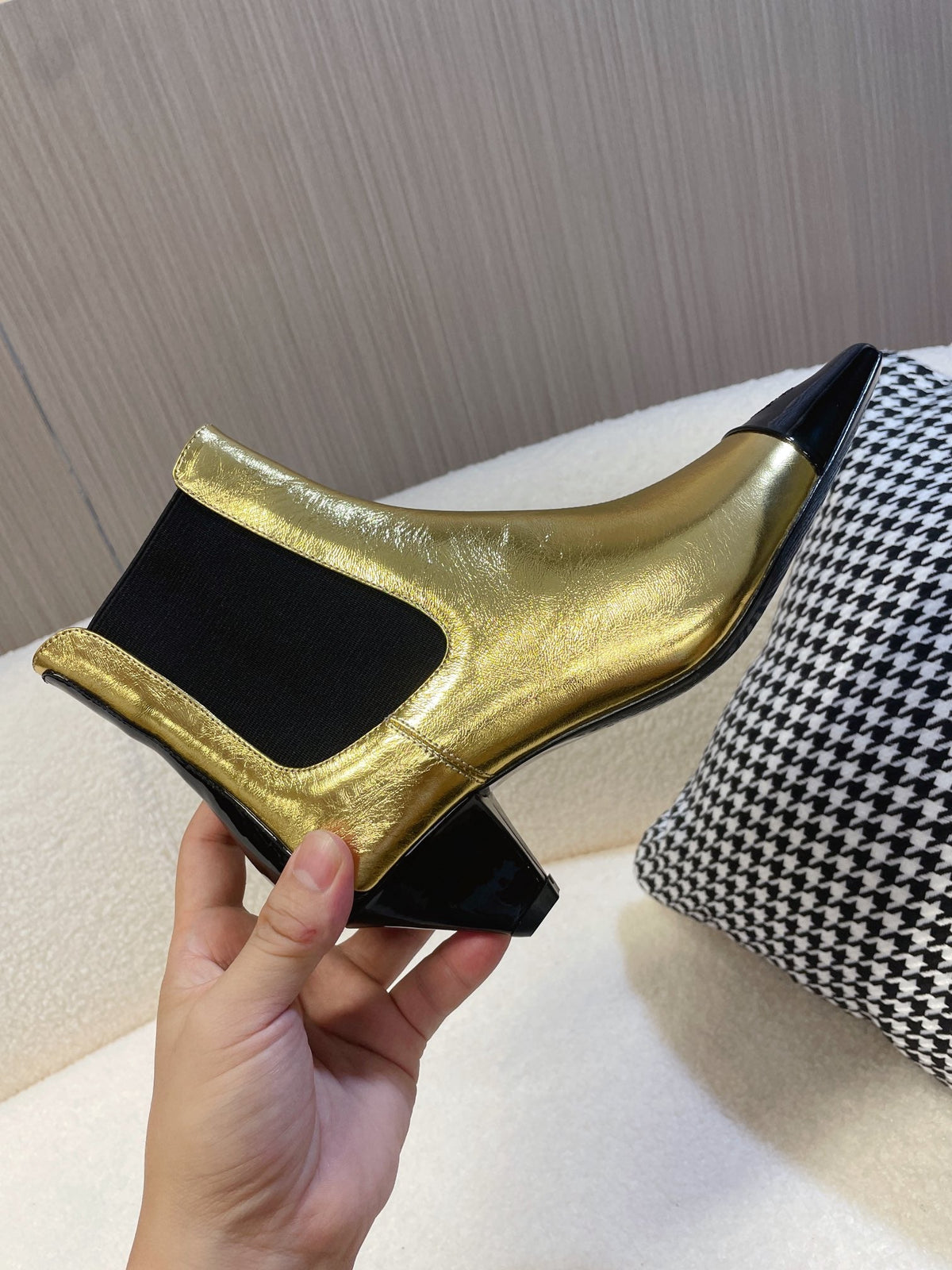 CC 26s Chelsea Boots 5cm Gold Black Leather Patent 108817