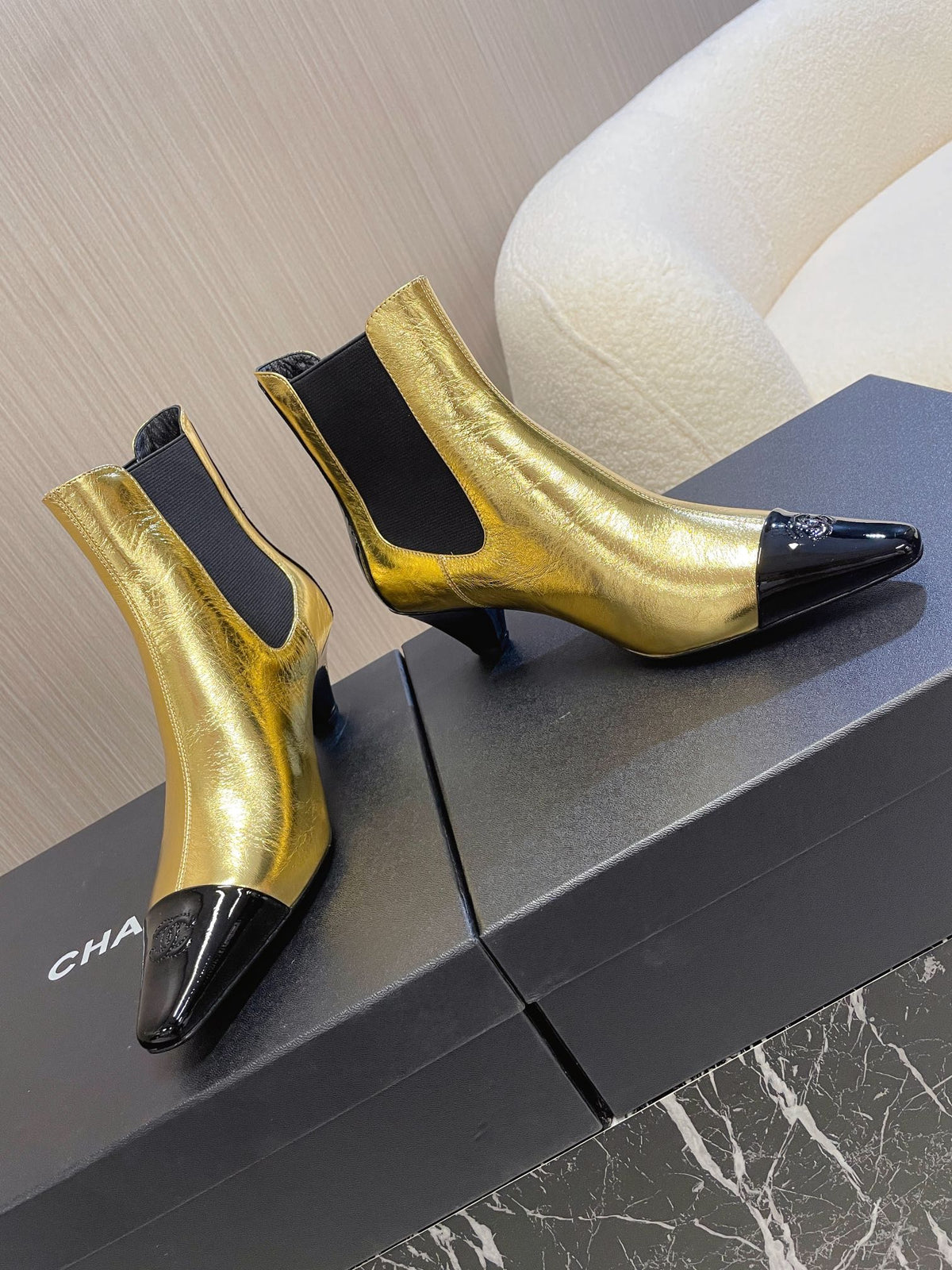 CC 26s Chelsea Boots 5cm Gold Black Leather Patent 108817
