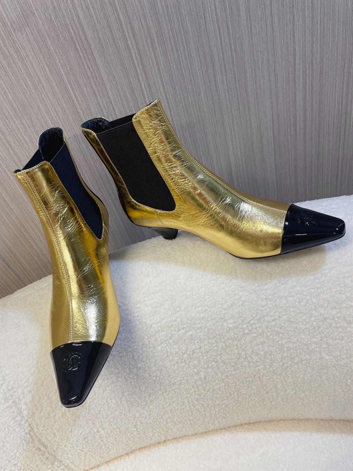 CC 26s Chelsea Boots 5cm Gold Black Leather Patent 108817