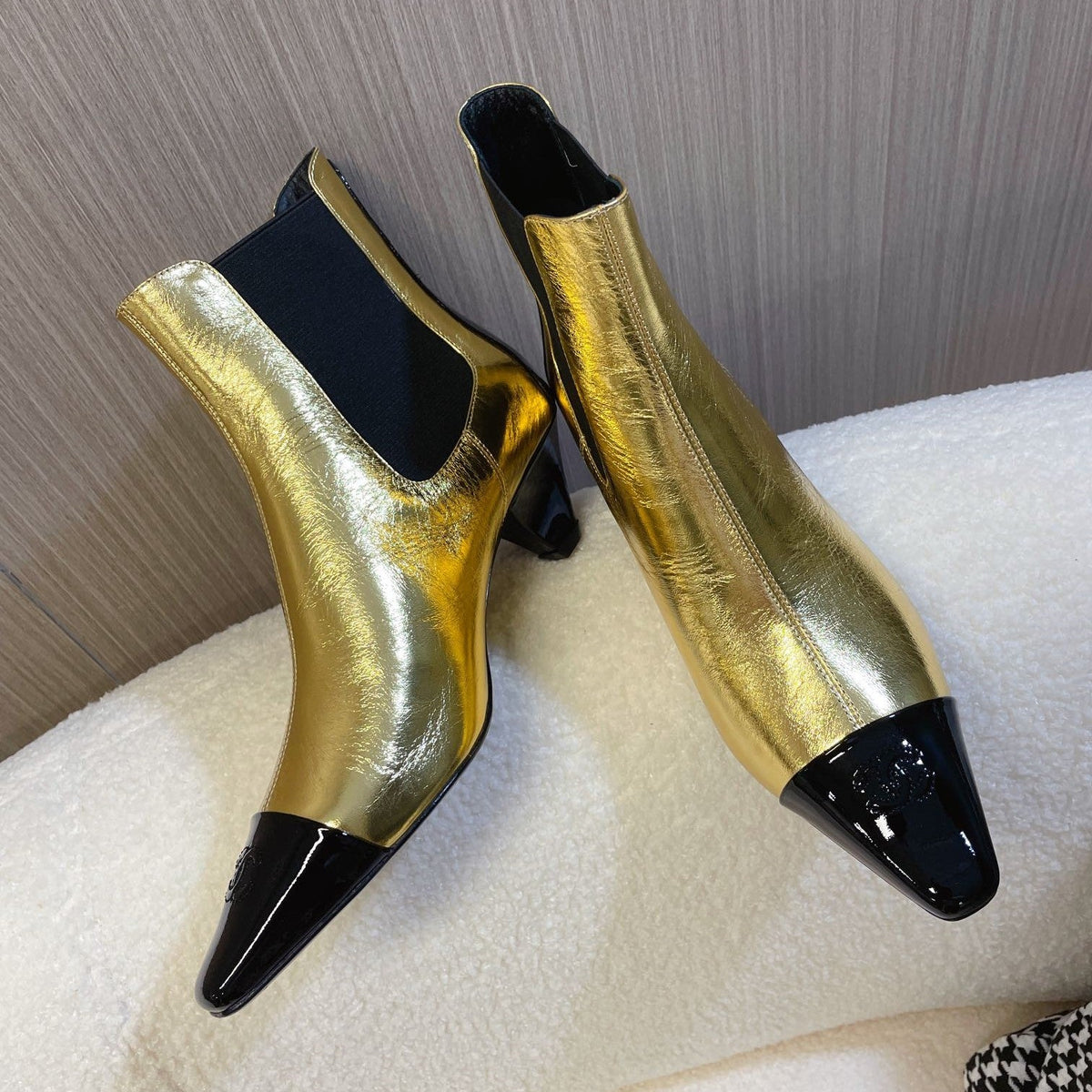 CC 26s Chelsea Boots 5cm Gold Black Leather Patent 108817