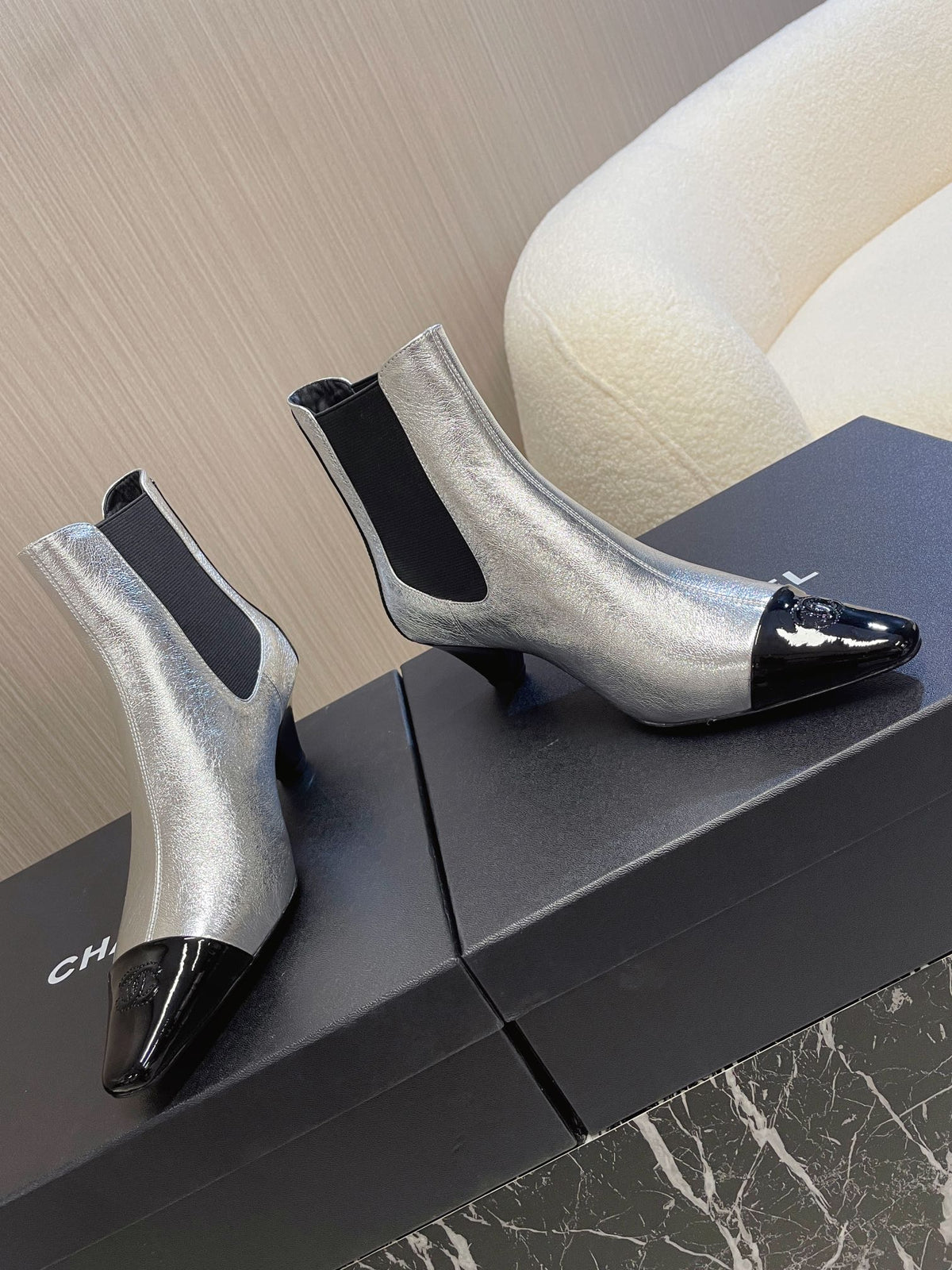 CC 26s Chelsea Boots 5cm Silver Black Leather Patent 108818