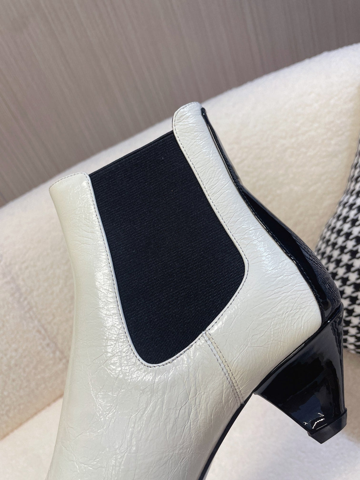 CC 26s Chelsea Boots 5cm White Black Leather Patent 108819