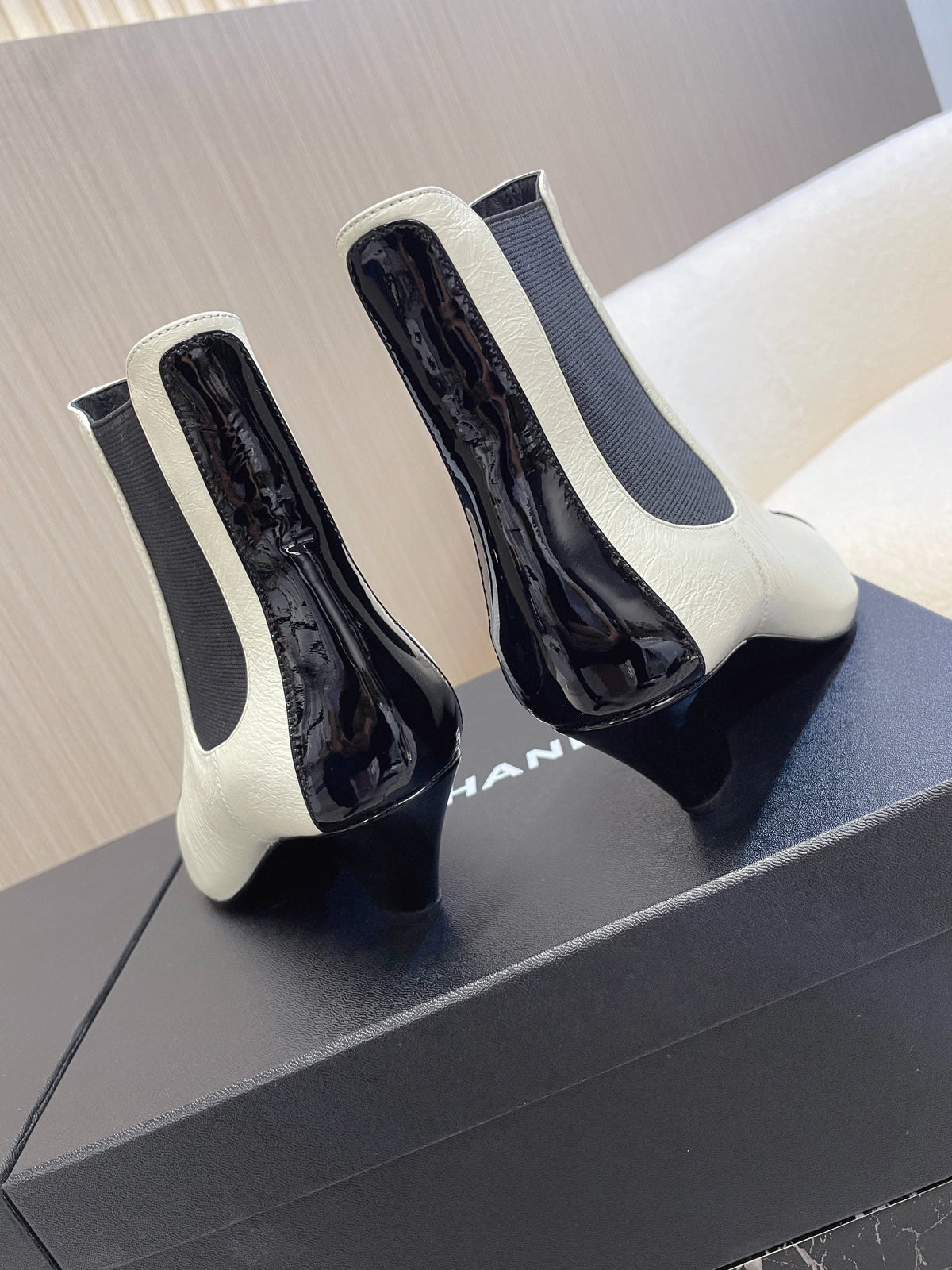 CC 26s Chelsea Boots 5cm White Black Leather Patent 108819