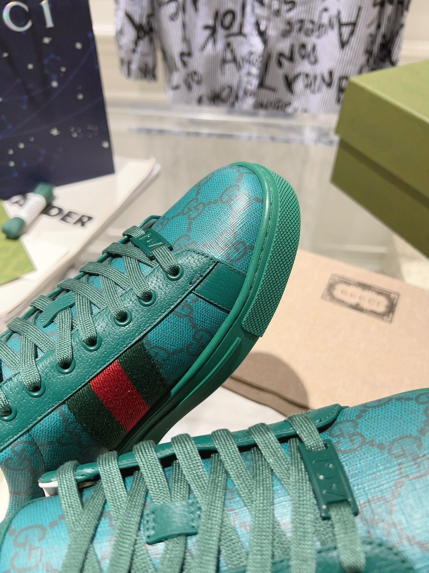 GG ACE GG SUPREME TRAINER OCEAN CALFSKIN