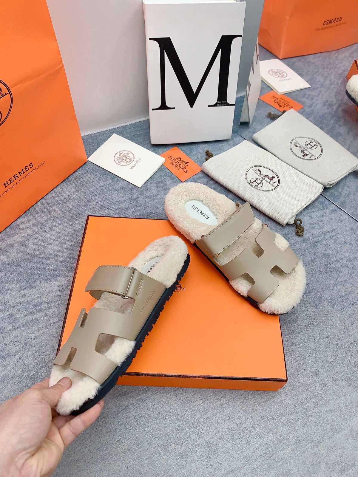 HM 26s Chypre Sandals Gris Triomphe Leather Shearling 160911
