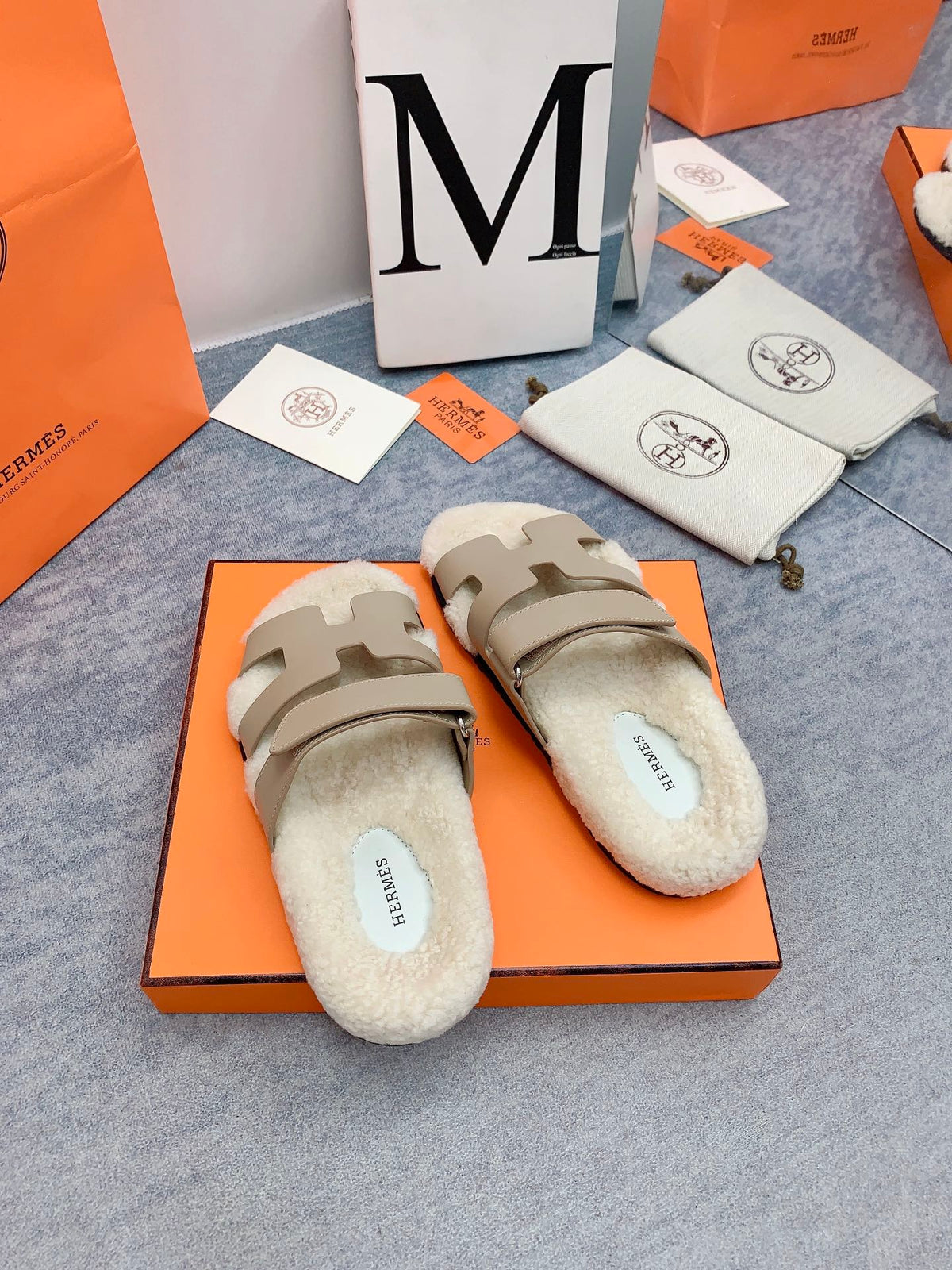 HM 26s Chypre Sandals Gris Triomphe Leather Shearling 160911