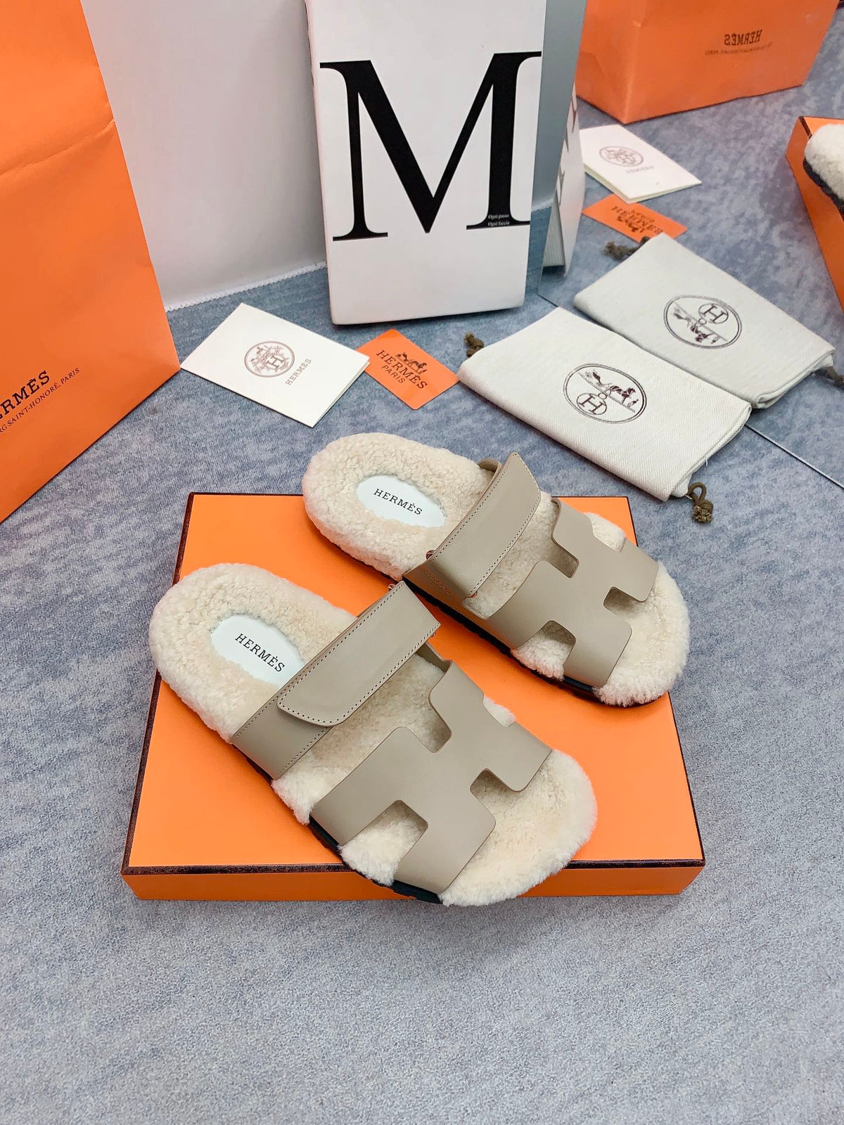 HM 26s Chypre Sandals Gris Triomphe Leather Shearling 160911