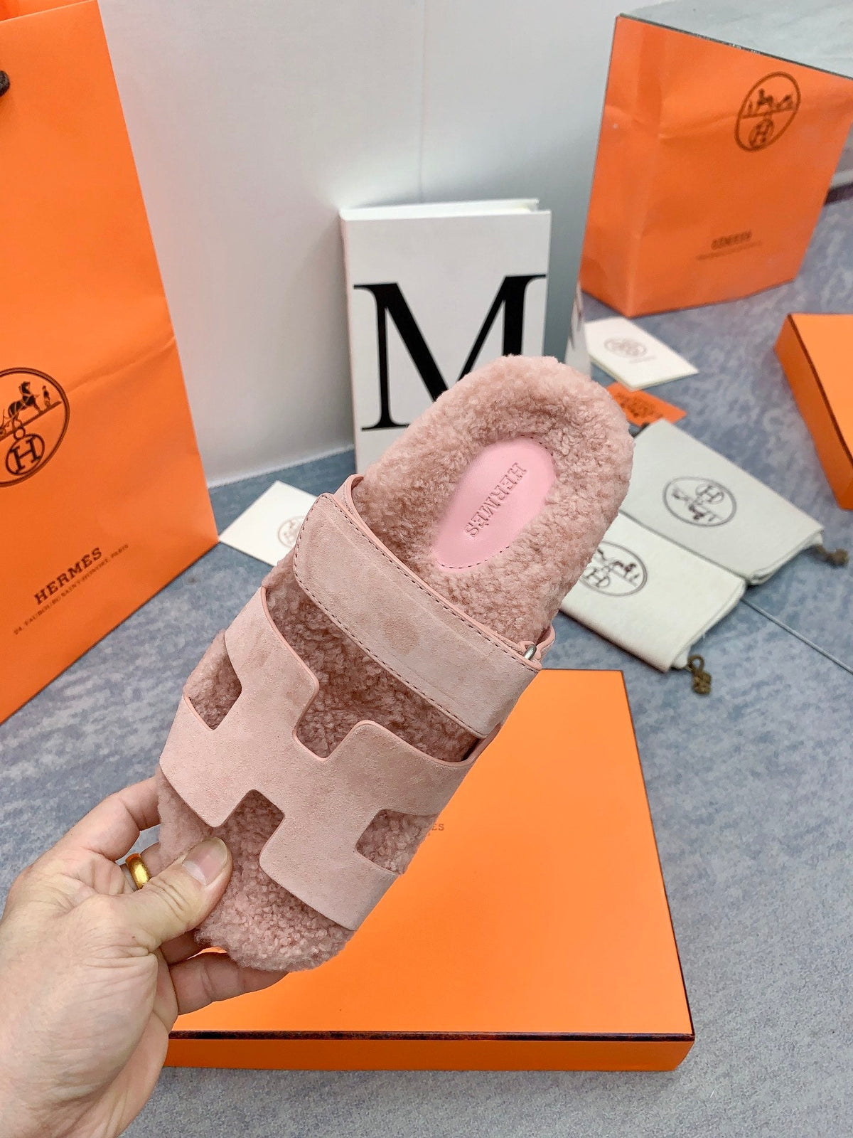 HM 26s Chypre Sandals Rose Poudré Suede Shearling 160923