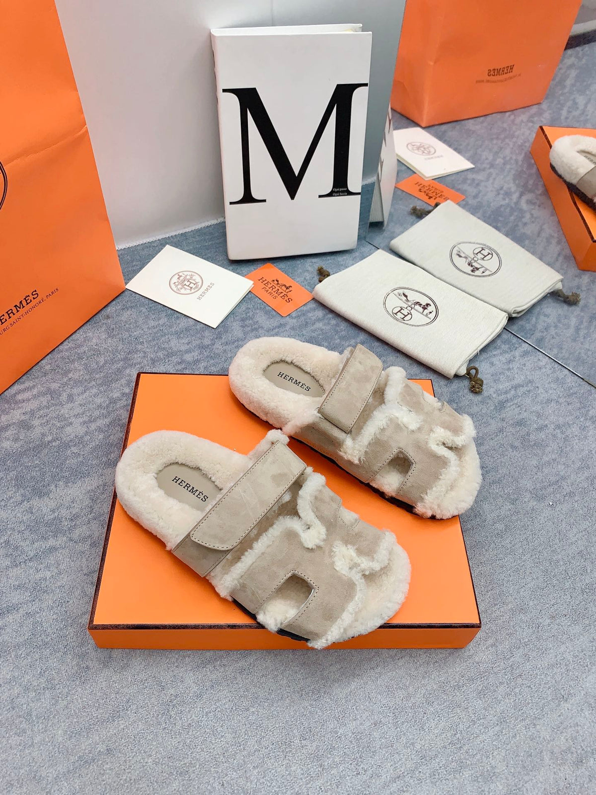 HM 26s Chypre Sandals Beige Marron Suede Shearling 160920