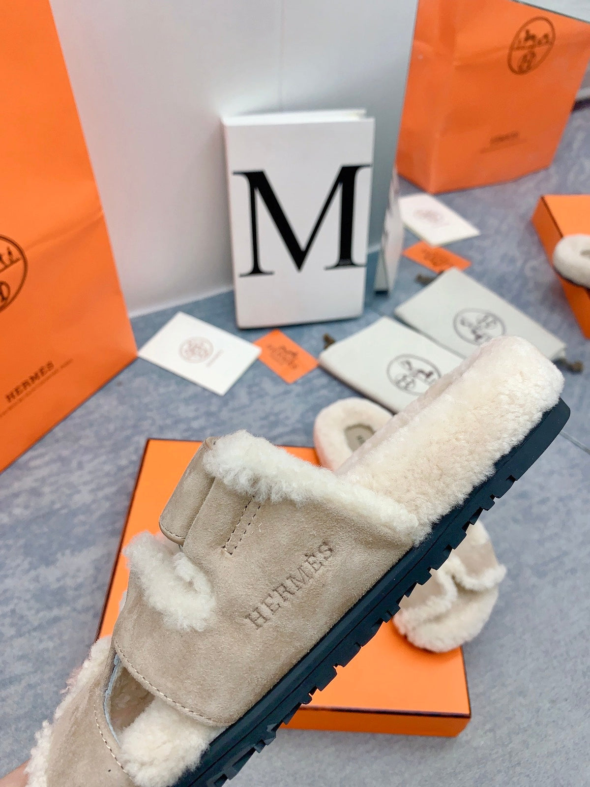 HM 26s Chypre Sandals Beige Marron Suede Shearling 160920