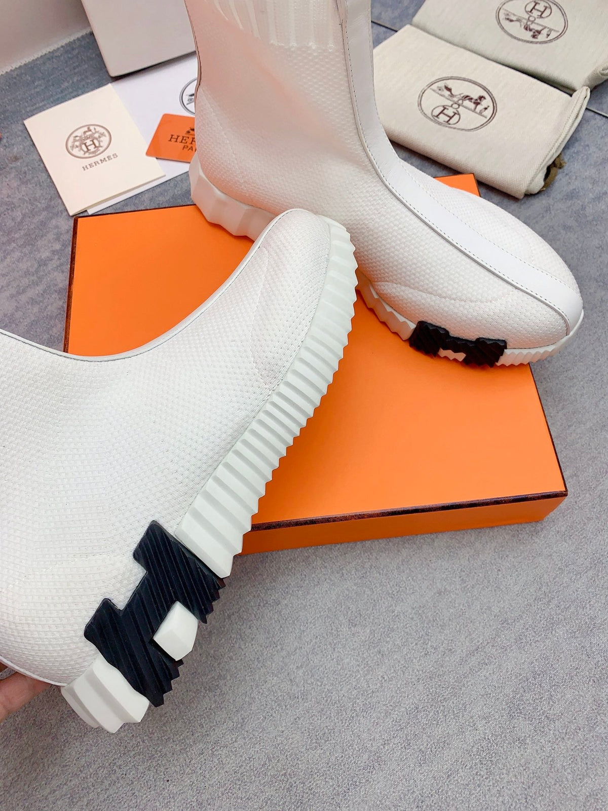 HM 26s Fun Sneakers White Off-White Knit 160929