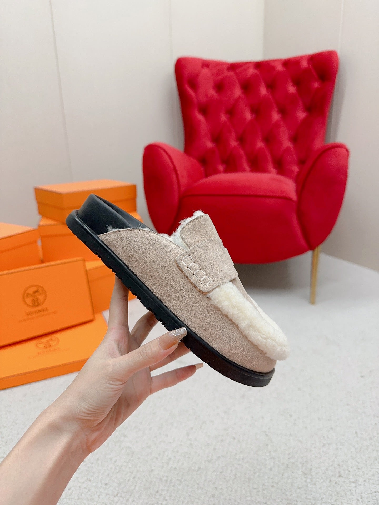 HM Go Mule Taupe Mix White Suede Lined With Wool Fleece 476594