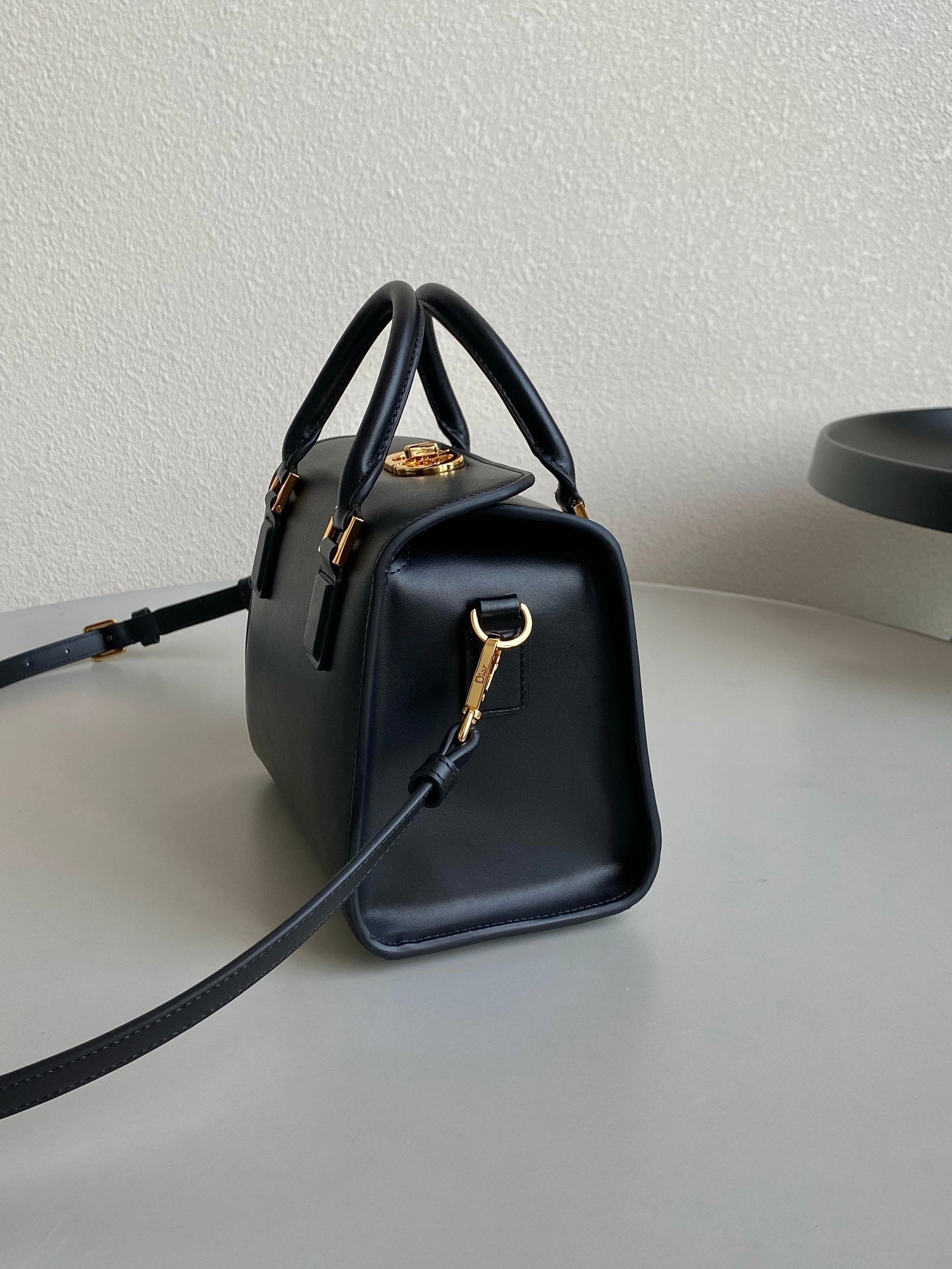 BOSTON 20 HANDBAG IN BLACK CALFSKIN