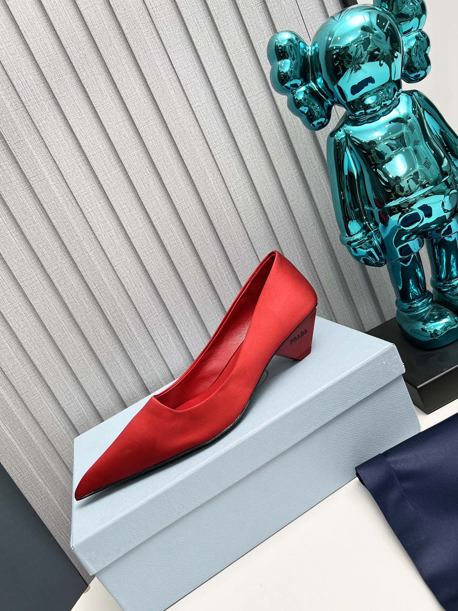 Prada 26SS Pointed-Toe Pumps 4cm Red Satin 680948