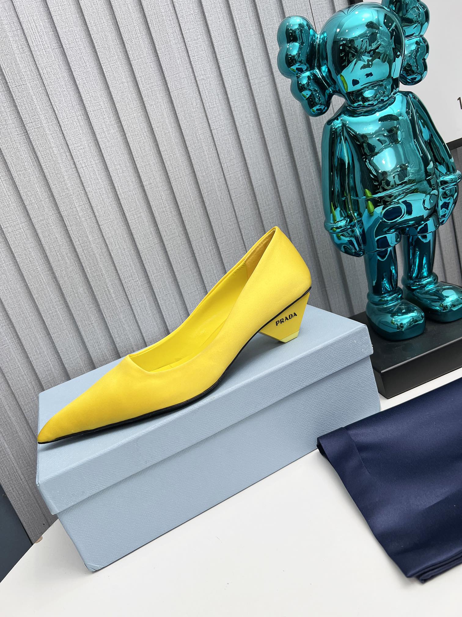Prada 26SS Pointed-Toe Pumps 4cm Yellow Satin 680952
