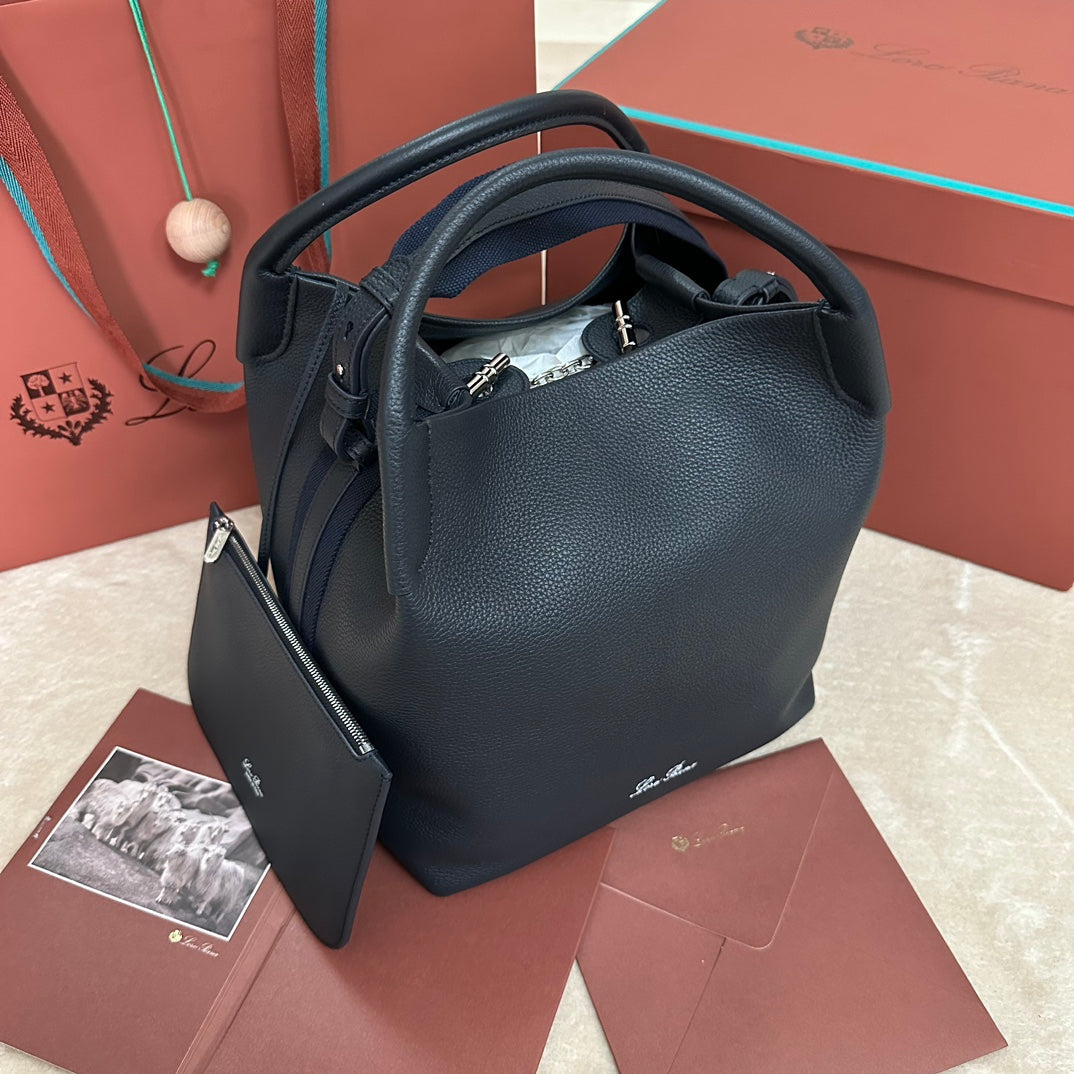 LARGE 36 BALE BAG IN NAVY BLUE GRAIN CALFSKIN