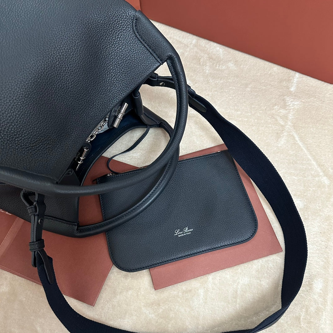 LARGE 36 BALE BAG IN NAVY BLUE GRAIN CALFSKIN