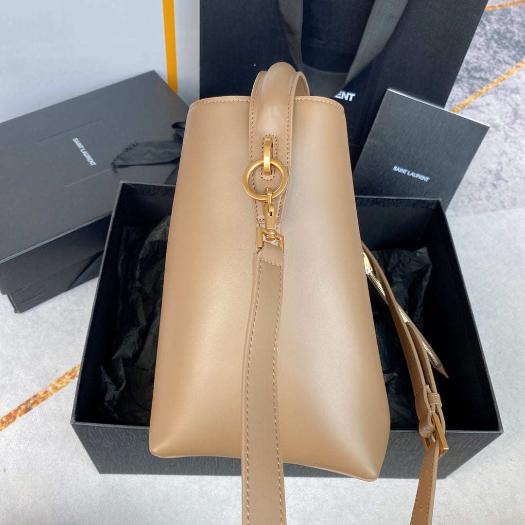 le 37 20cm dark beige shiny calfskin