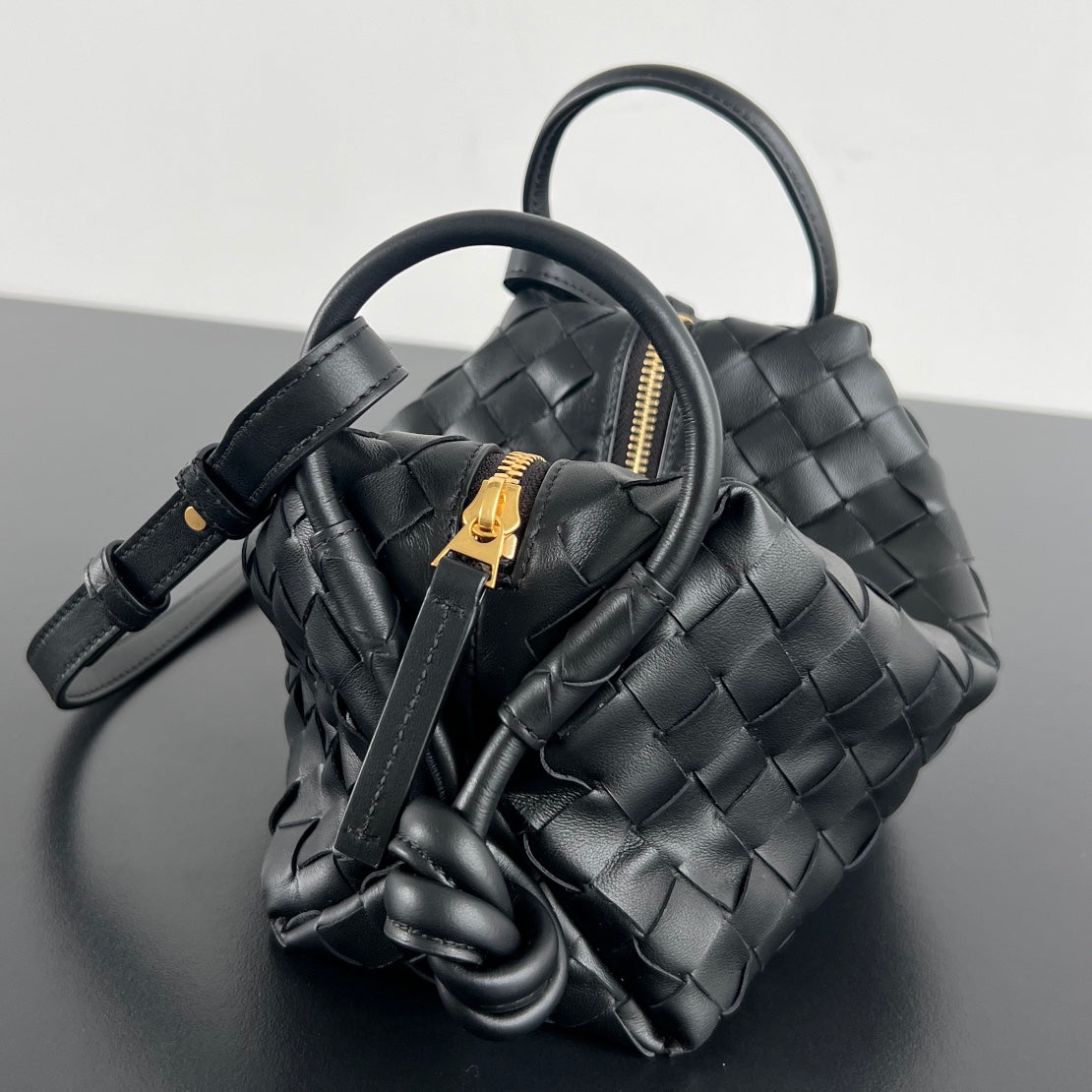 BV Loop Top Handle 19cm Black Lambskin