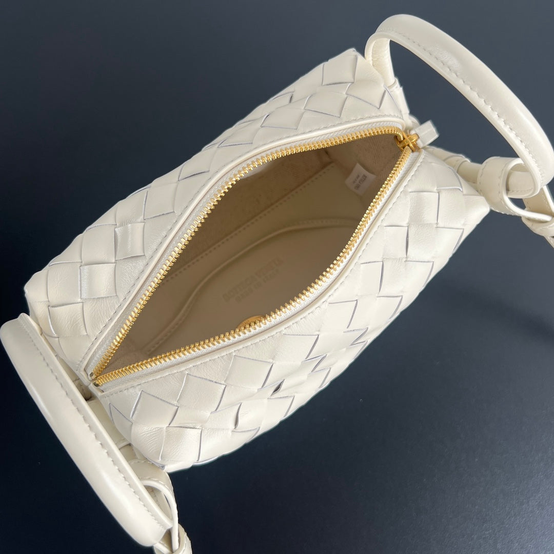 BV Loop Top Handle 19cm Cream Lambskin
