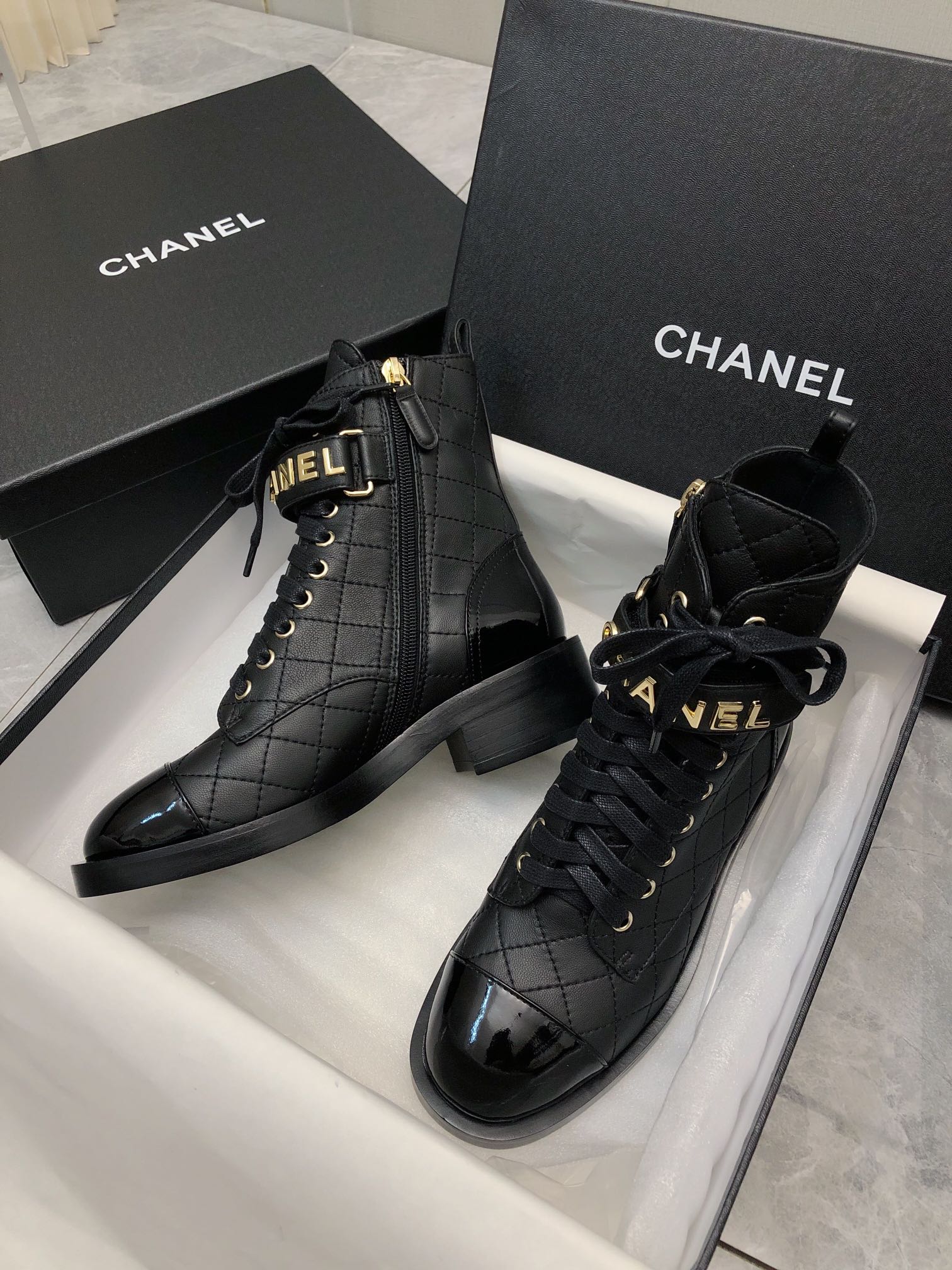 CC Short Boots 45mm In Black Quilted Lambskin And Glossy Cowhide 950042