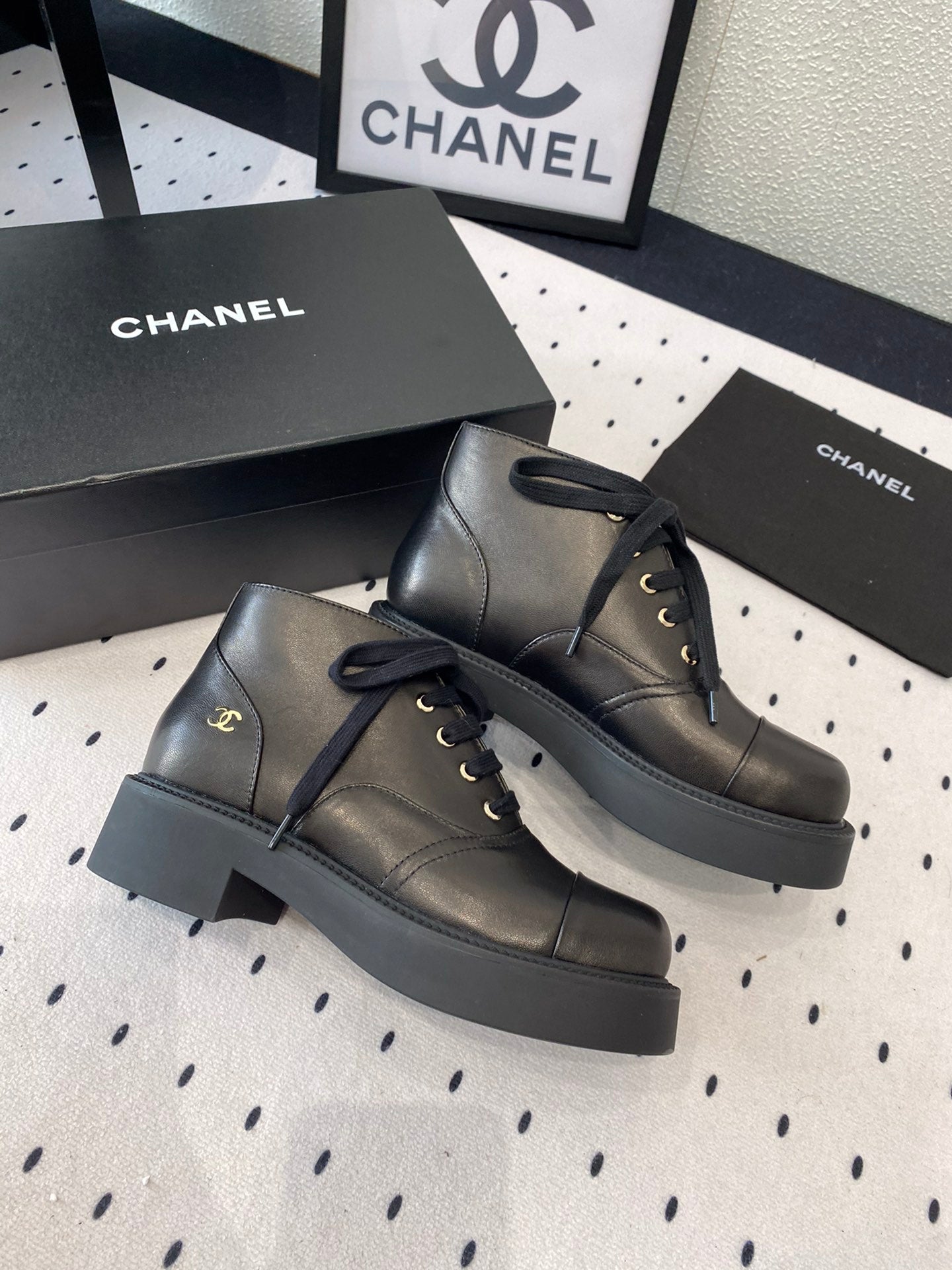 LOW-CUT BOOTS IN BLACK CALFSKIN