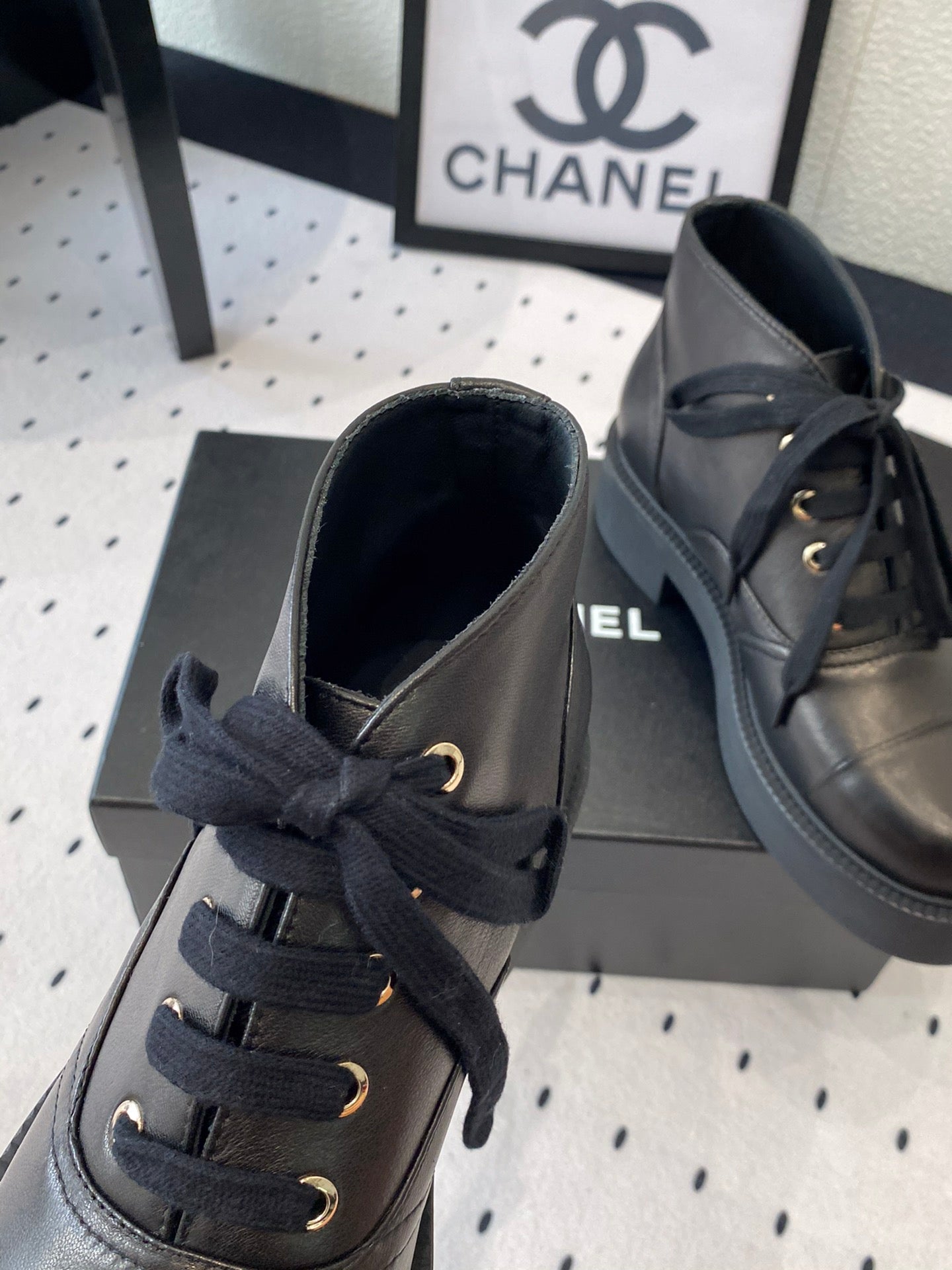 LOW-CUT BOOTS IN BLACK CALFSKIN